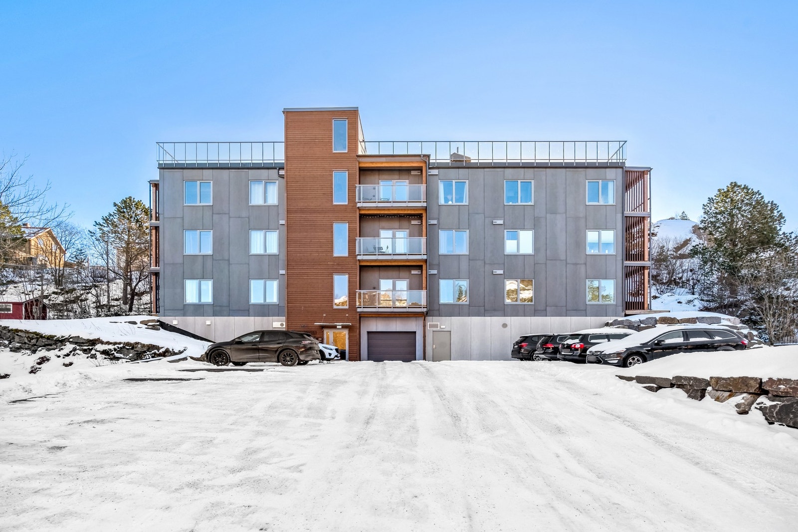 Sameiets adkomstområde med parkering Galleribilde