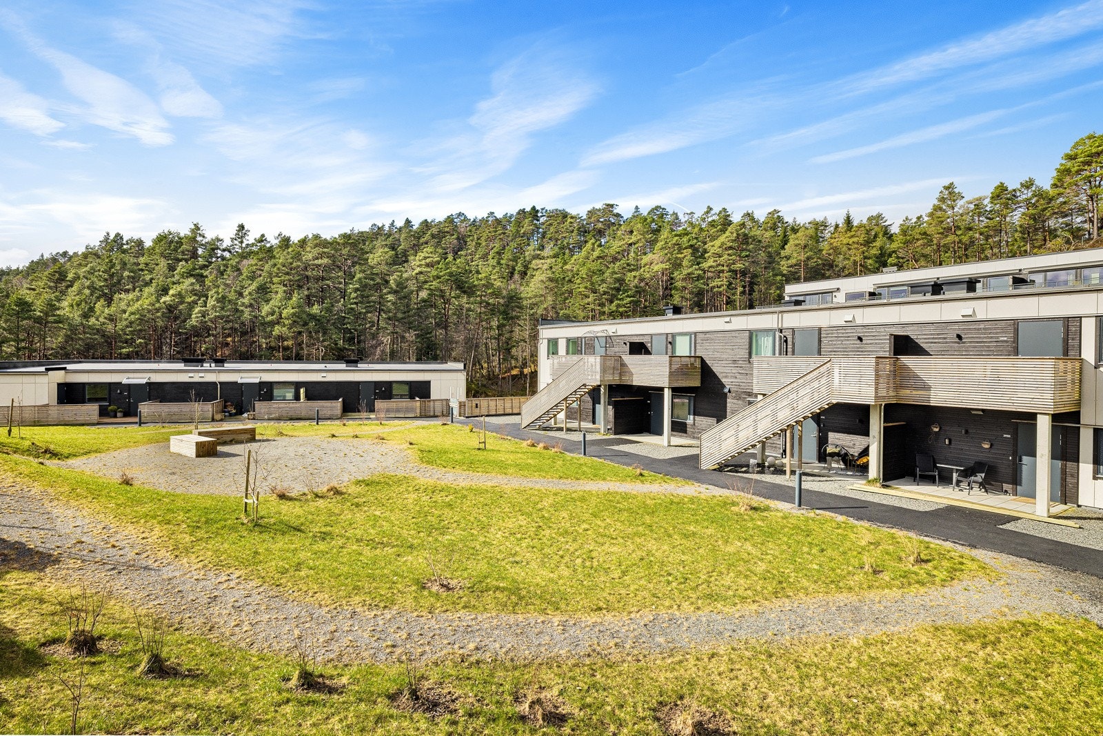 Uteområdet rett utenfor boligen Galleribilde