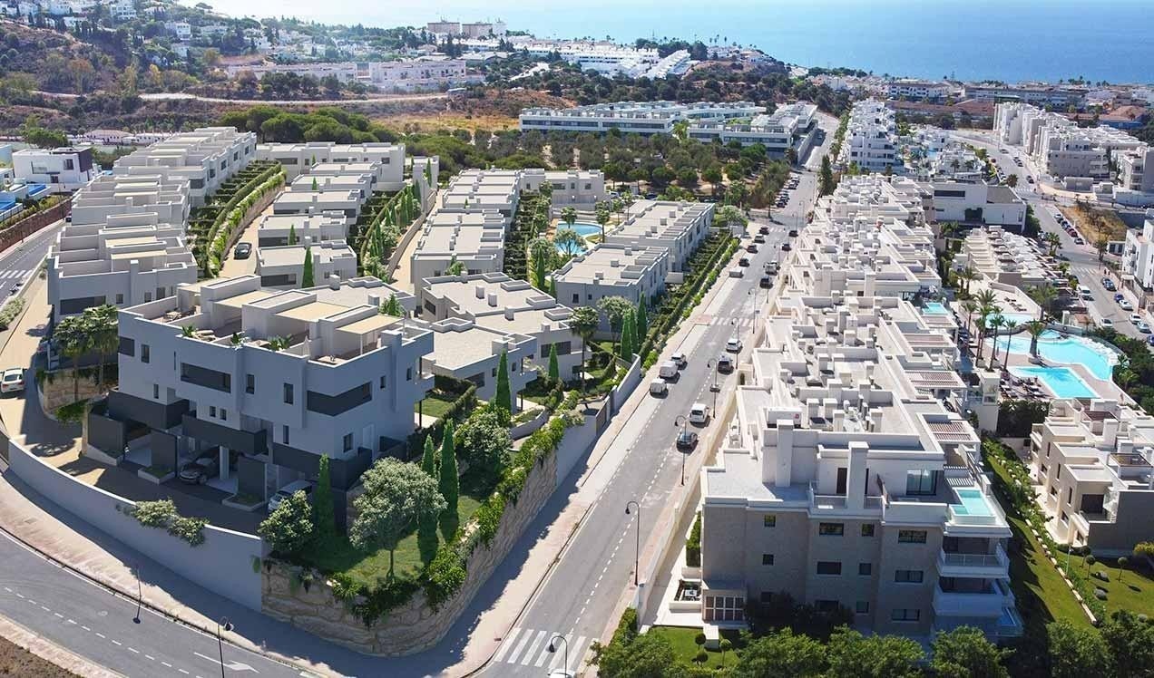 Det spesifikke huset ligger med sørvestvendt orientering med sjøutsikt. Galleribilde