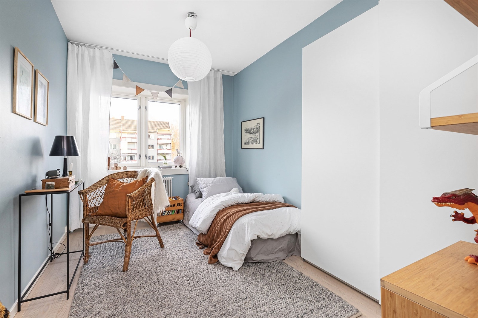 Illustrert som et topp moderne soverom fra en naboleilighet Galleribilde