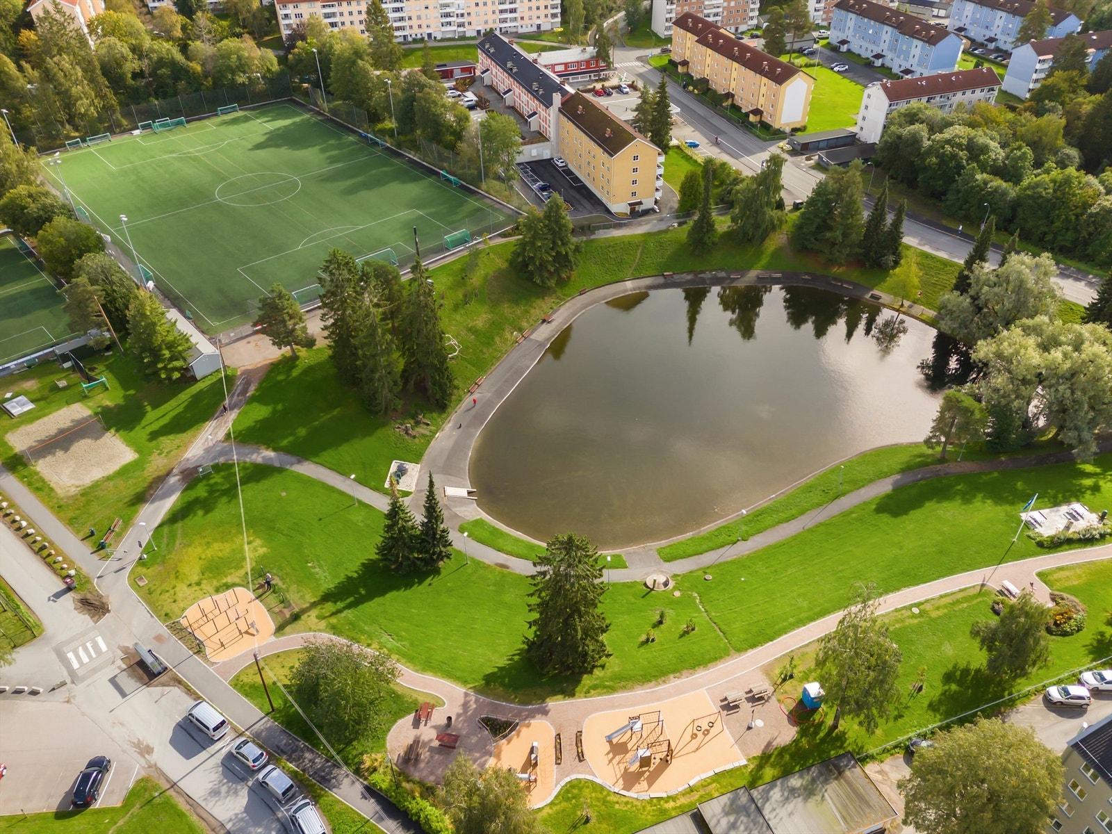 Badedammen på Tonsenhagen, nærmeste nabo til borettslaget Galleribilde