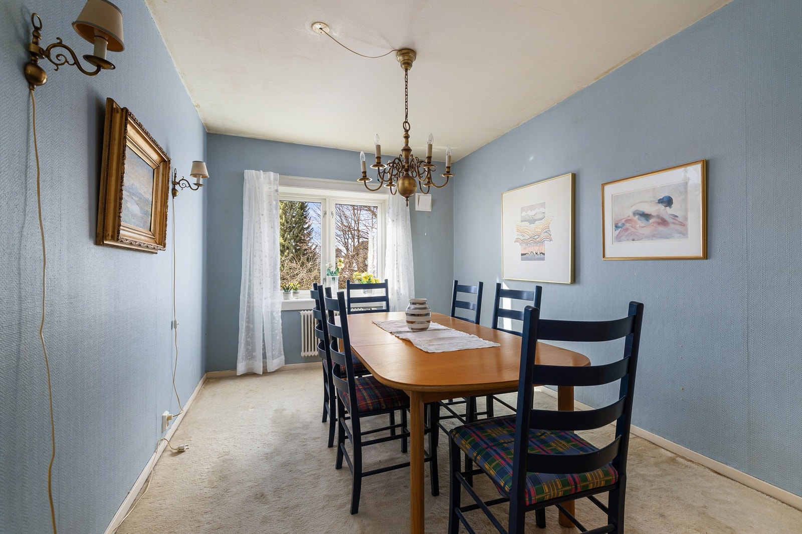 Stort rom med god plass til en romslig spisestue, eller dobbeltseng Galleribilde