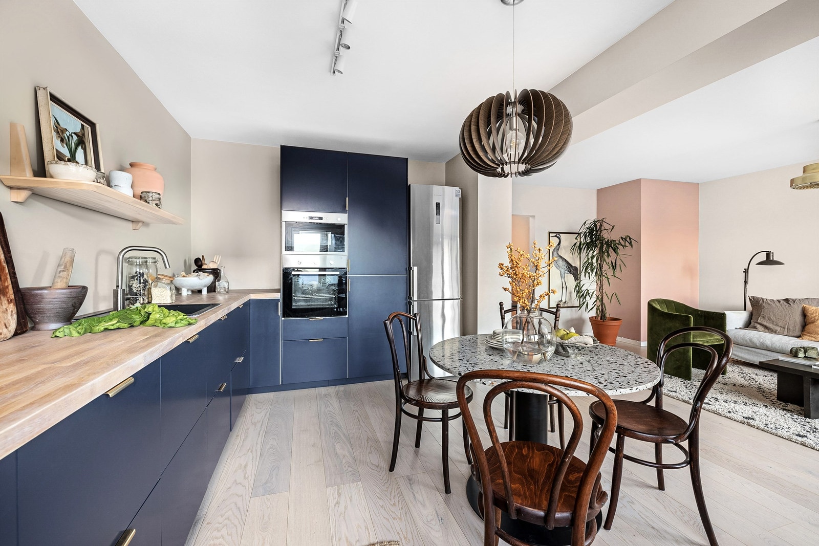 Illustrasjon med åpning mellom rommene er hentet fra en annen leilighet i borettslaget, med samme utgangspunkt Galleribilde