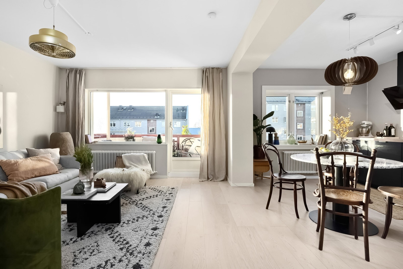 Ved å velge en slik løsning som denne, må man søke til styret og få inn en statiker/byggingeniør da veggen mellom mellom rommene er bærende Galleribilde