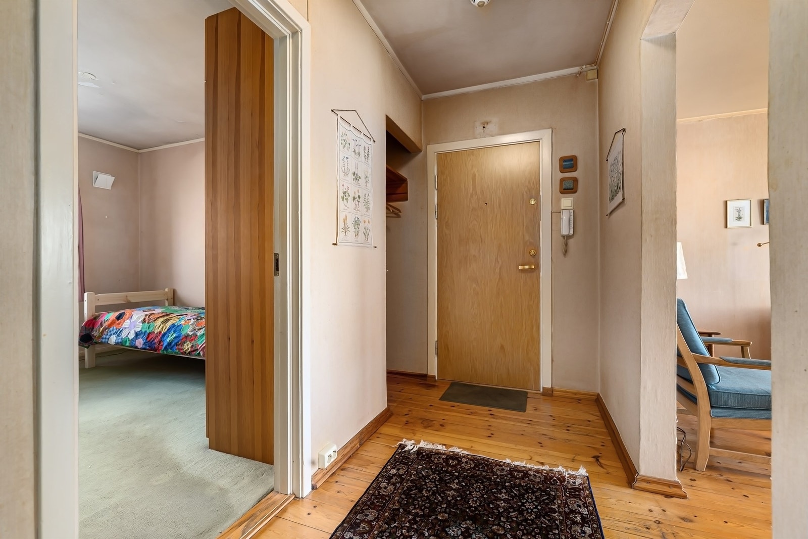 Praktisk nisje ved inngangsdøren Galleribilde