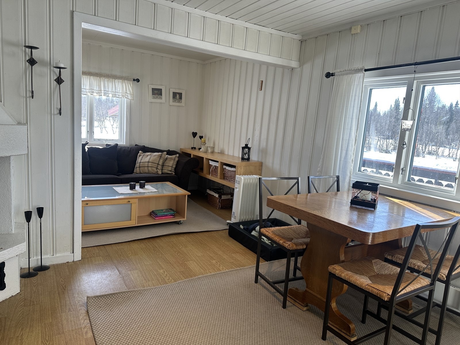 Plass for salong og en spisegruppe. Galleribilde