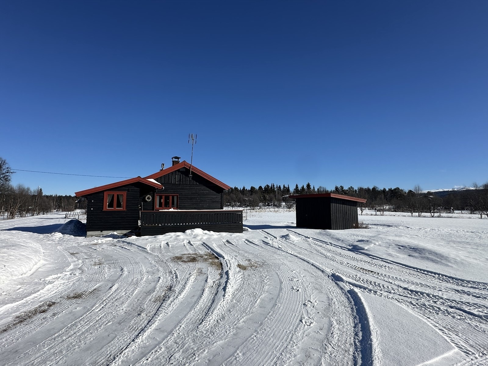 I området er det gode forhold for friluftsaktiviteter både sommer og vinter, med bl.a. oppkjørte skiløyper som går innover Golsfjellet. Galleribilde
