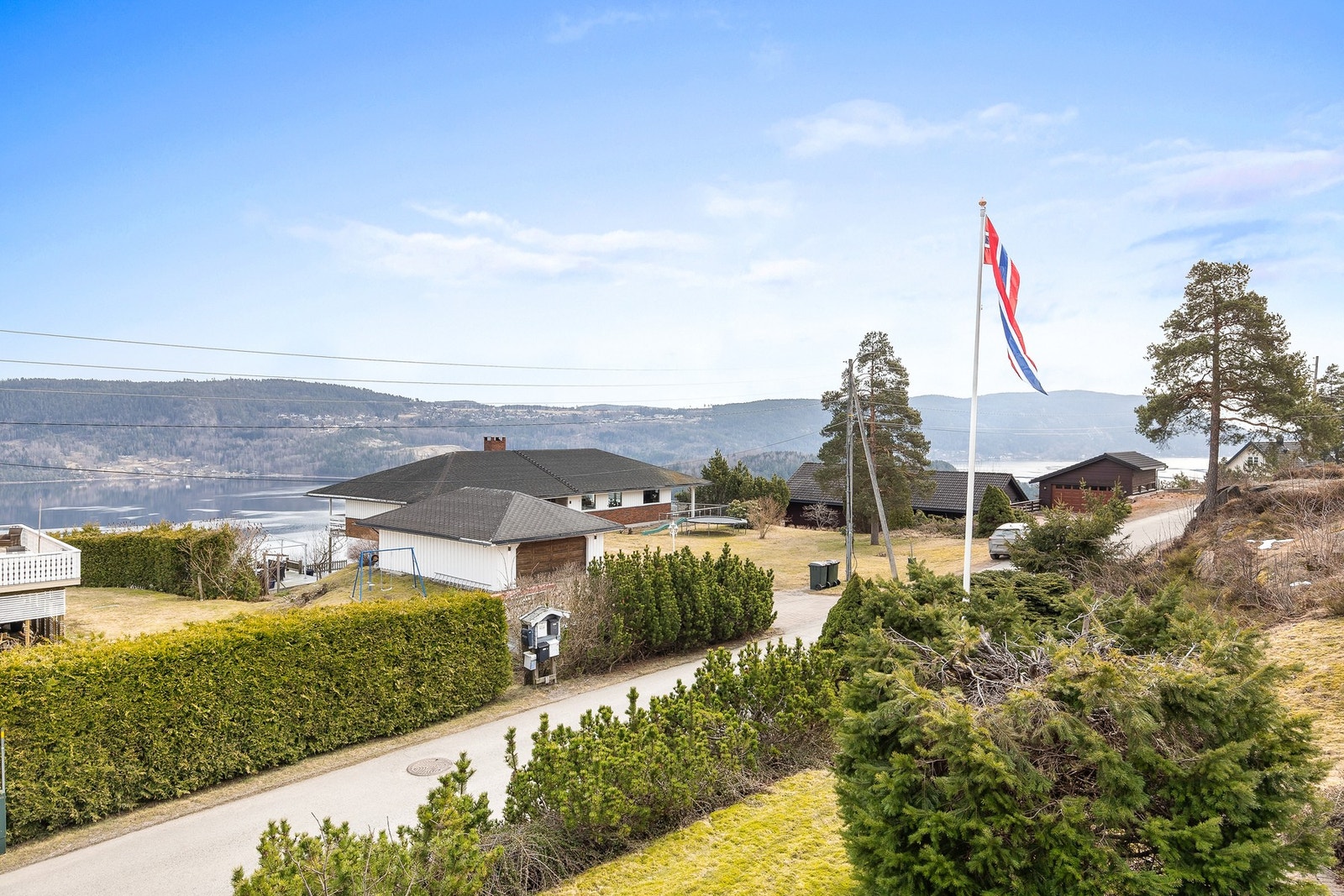 Flott fjordutsikt og gode solforhold Galleribilde