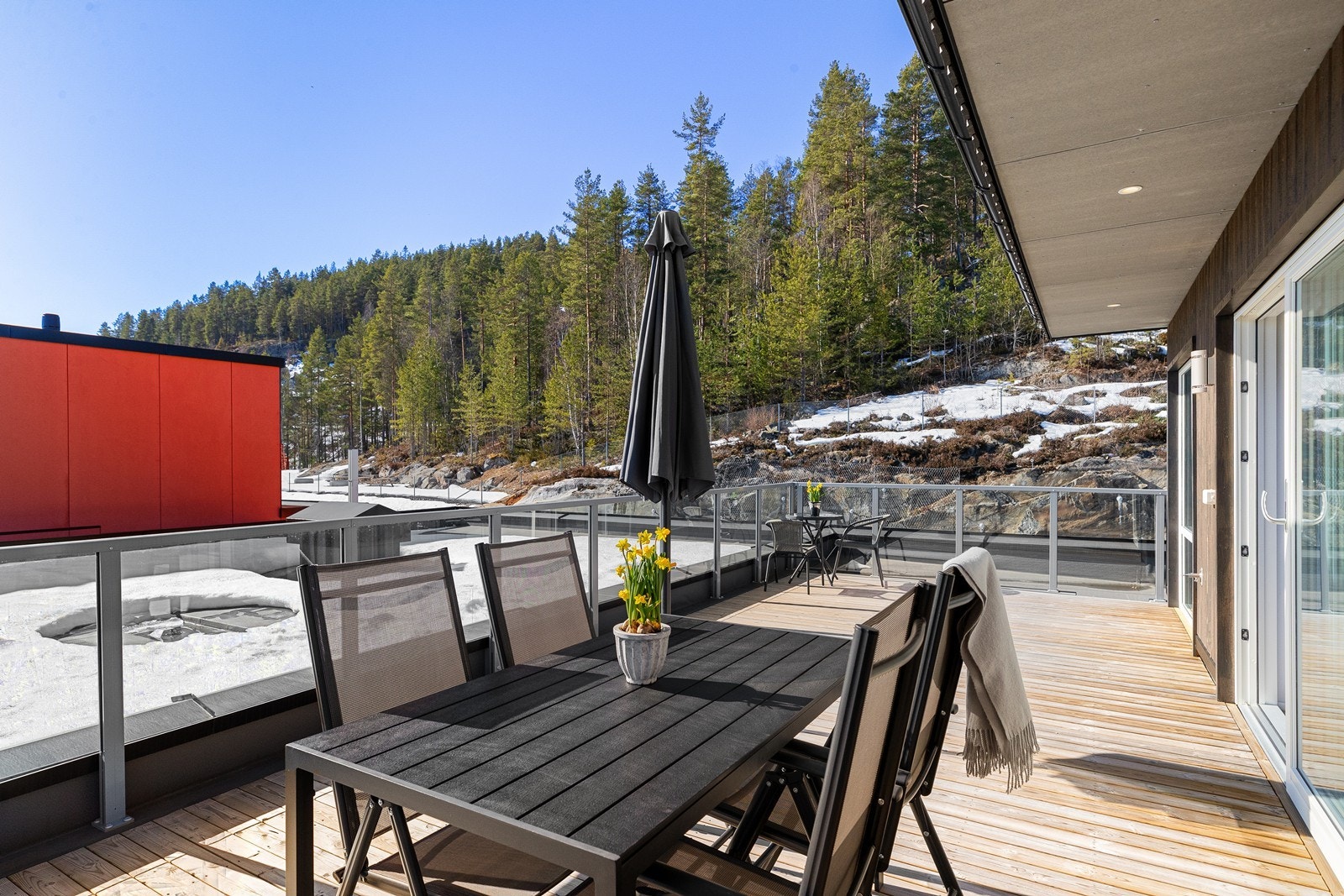 Usjenert og hyggelig uteplass Galleribilde