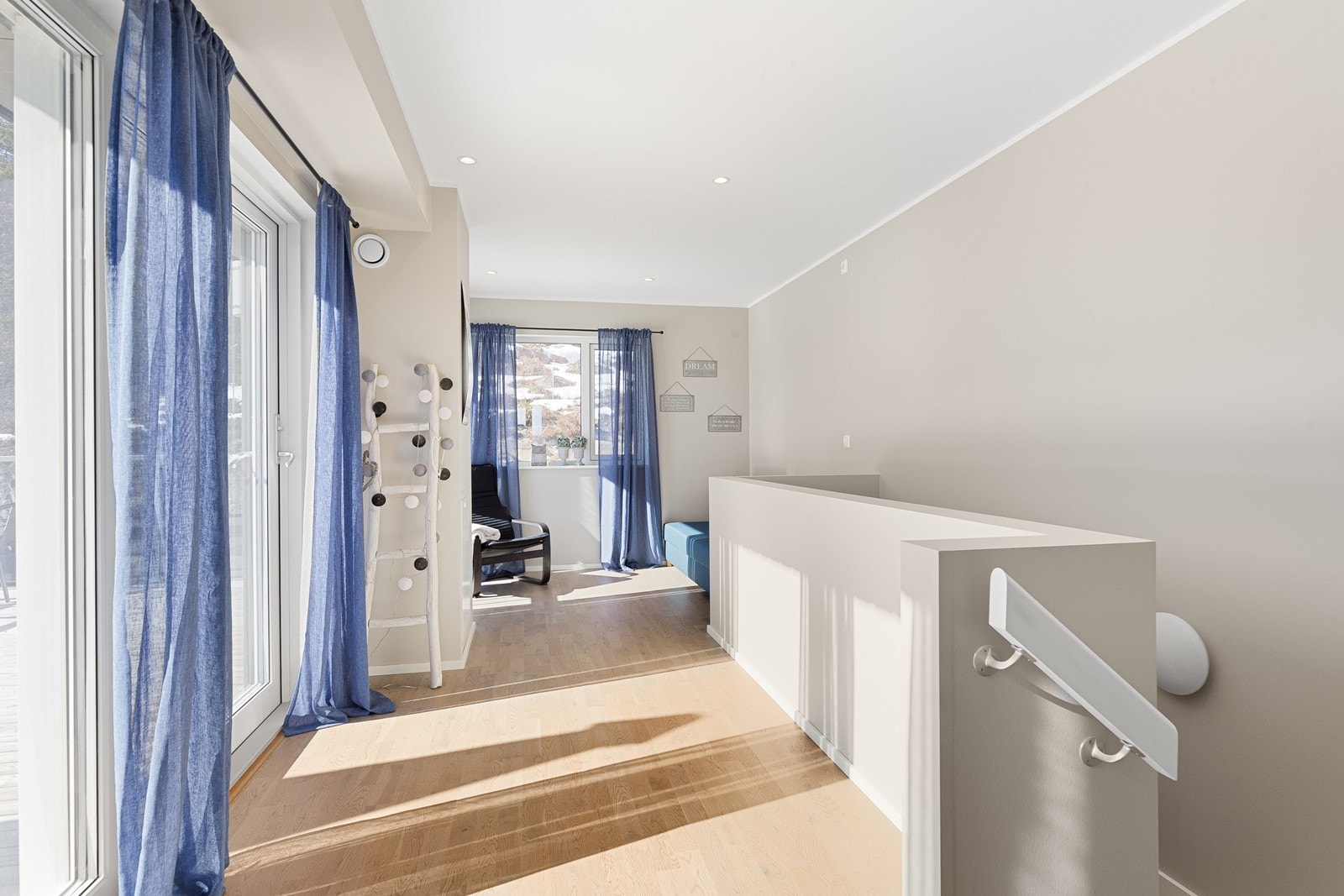 Fra gangen er det trapp til Penthouse Galleribilde