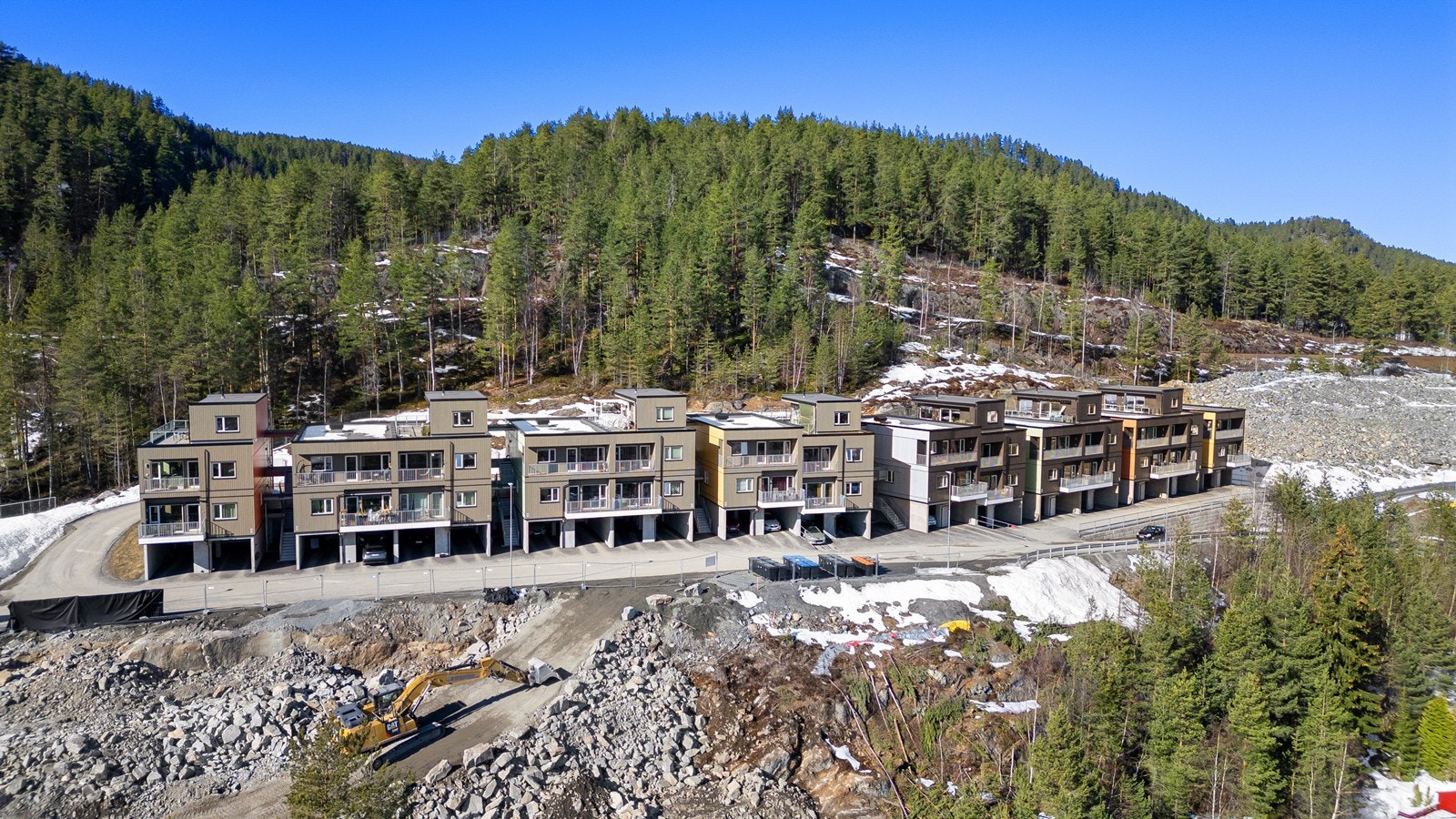 Bygging av Kongsberg Terrasse trinn 2 er i gang, denne utbygging berører ikke Almandinveien 40 i forhold til utsikt Galleribilde