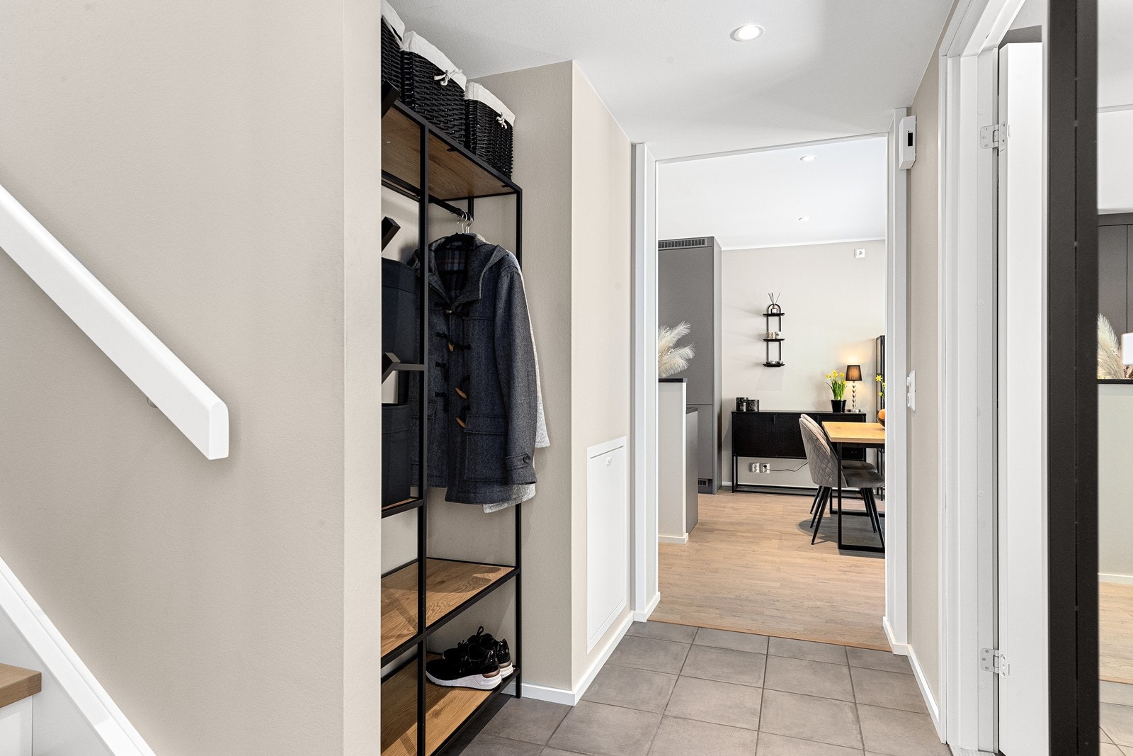 Fra gang er det adkomst til Penthouse, soverom og til stuen Galleribilde