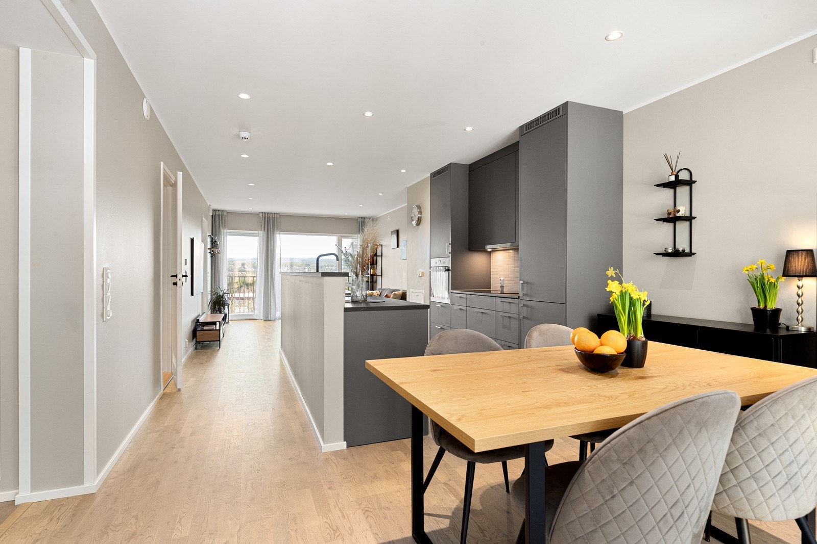 Gjennomgående stue, med gode lysforhold Galleribilde