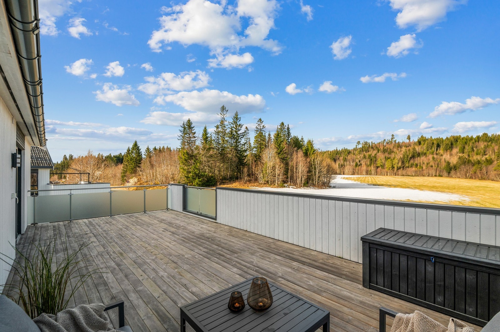Fra takterrassen har du en herlig utsikt og gode solforhold Galleribilde
