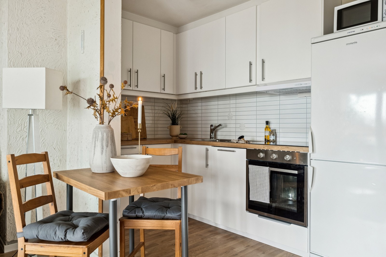 Moderne kjøkkeninnredning fra 2021. Galleribilde