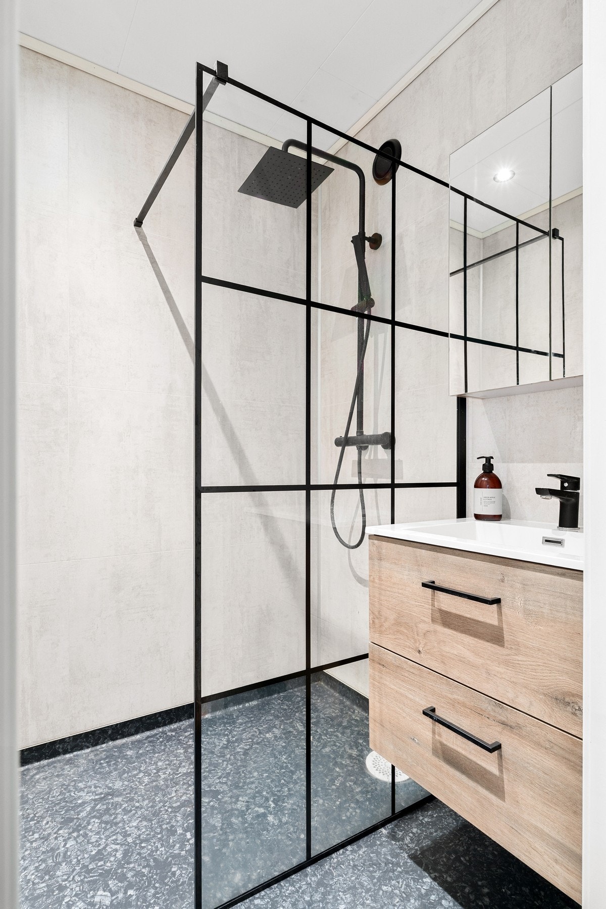 Lekkert bad fra 2021 med varmekabler. Galleribilde