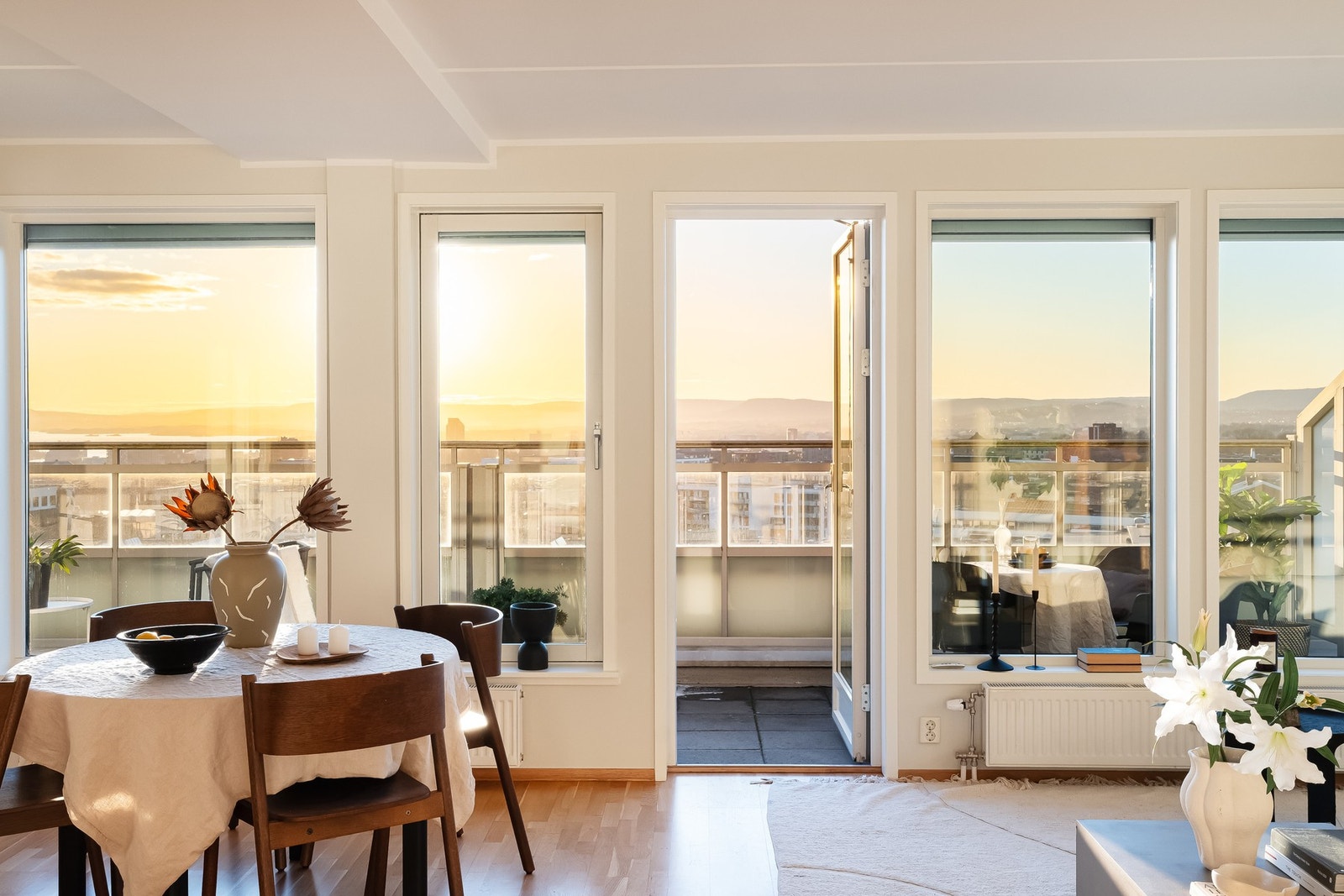 Som i likhet med på balkongen kan man også her nyte den fantastiske utsikten! Galleribilde