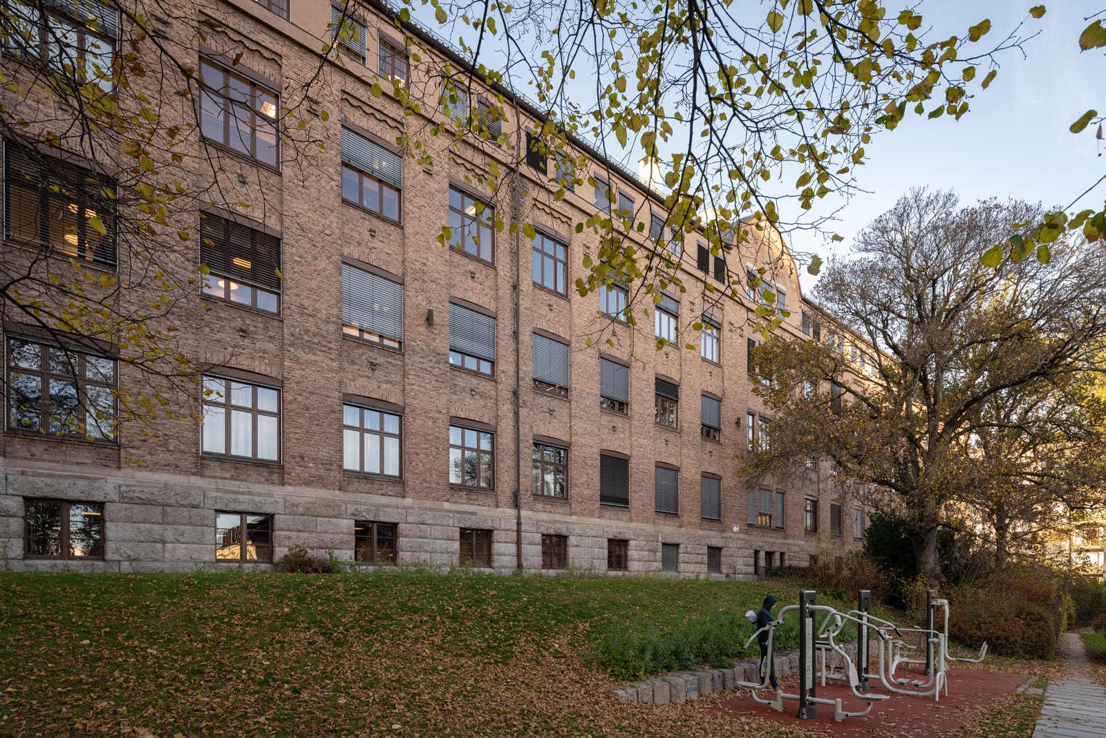 Opparbeidet parkområdet rundt eiendommen Galleribilde