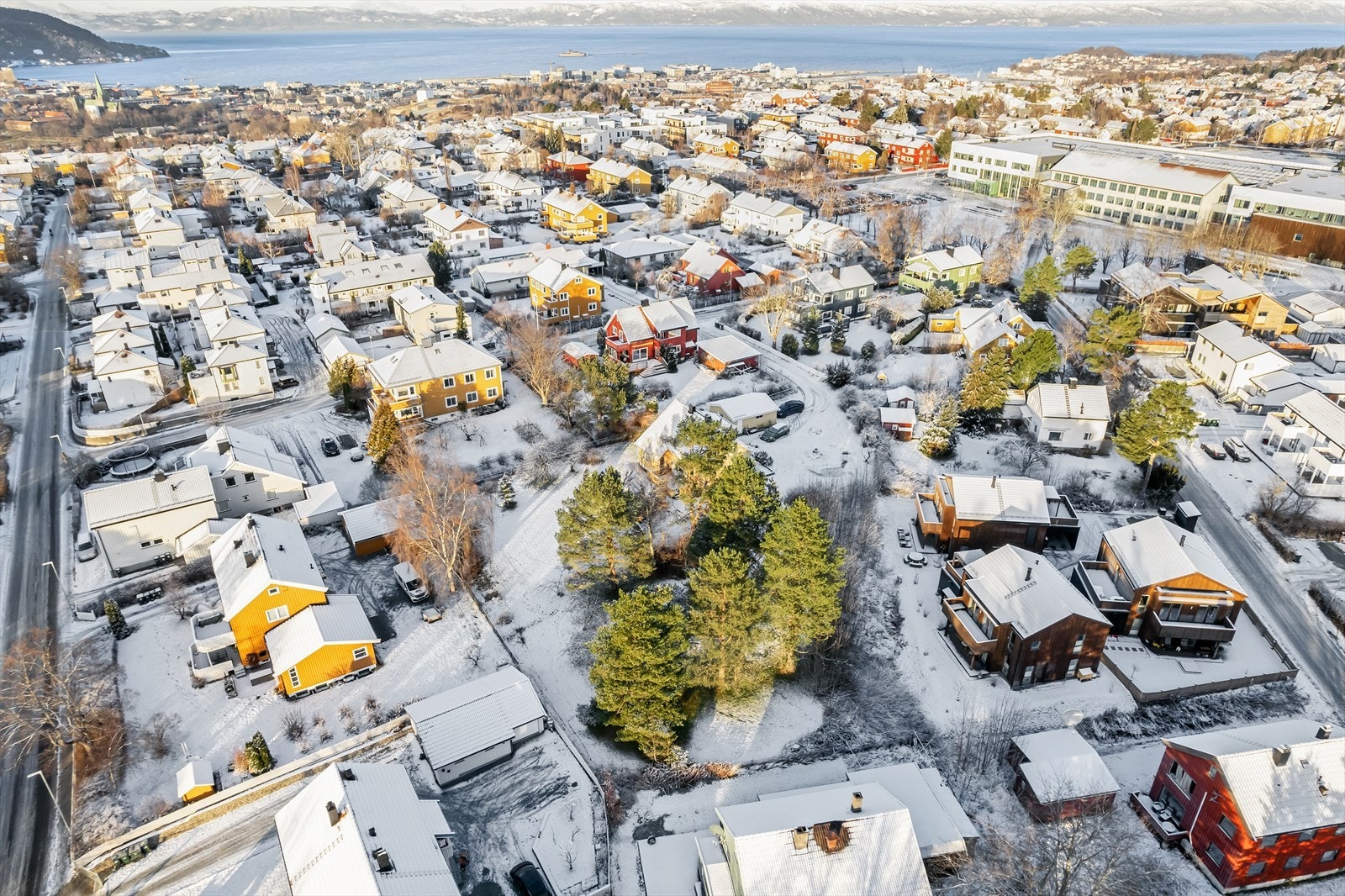 Tomten ligger i et område regulert til boligformål. Her vil du for øvrig få svært gode solforhold. Galleribilde