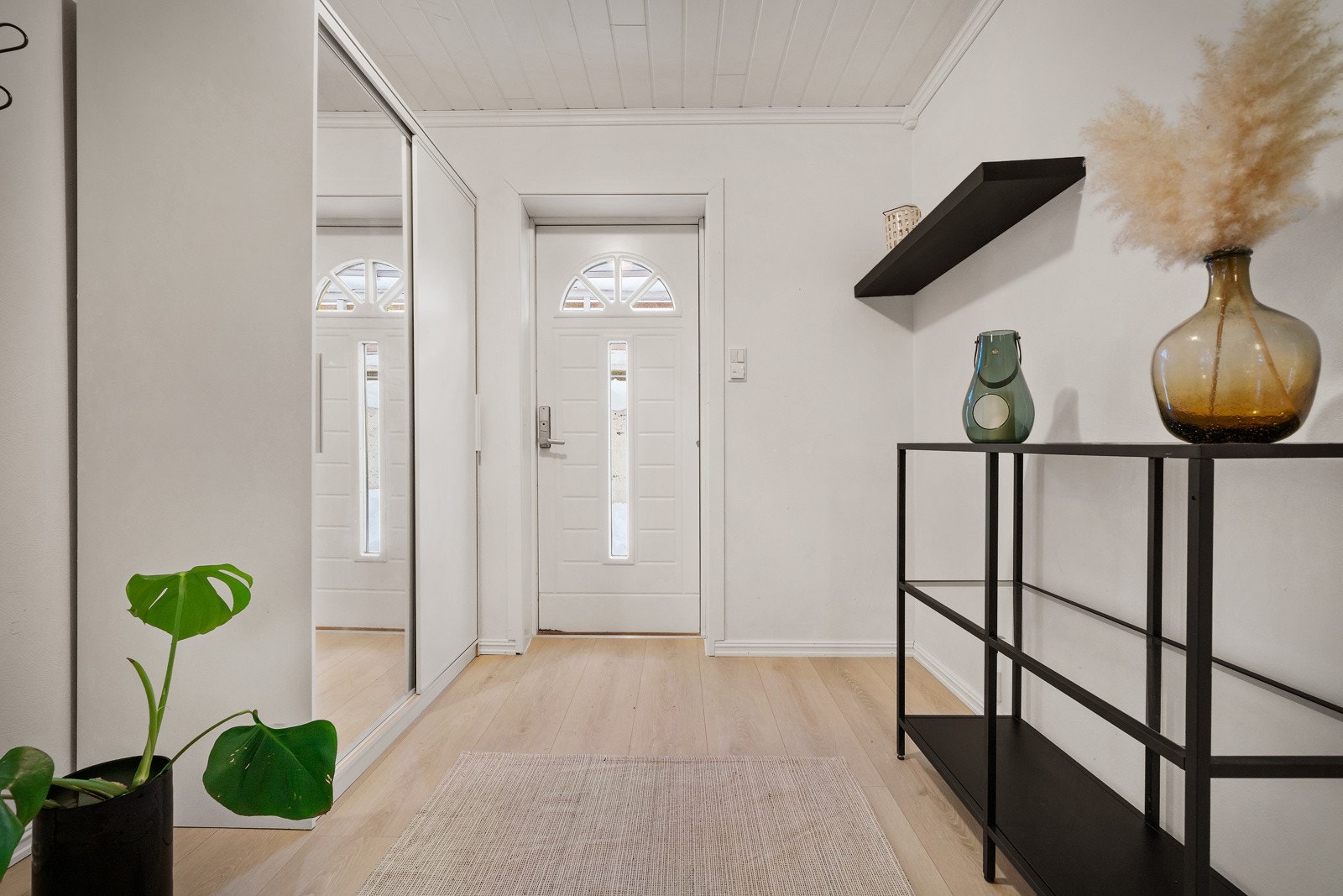 Rom innredet og brukt som éntre/ gang av eier (ikke byggemeldt) Galleribilde