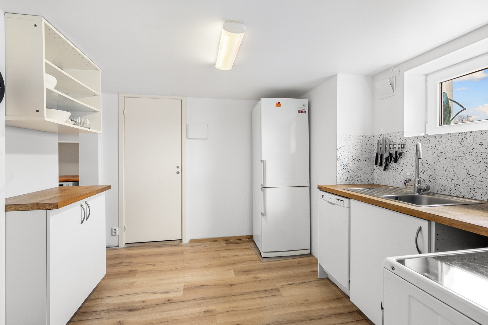 Hybelen er innredet med stue, kjøkken, soverom, gang, bad og garderobe. Galleribilde