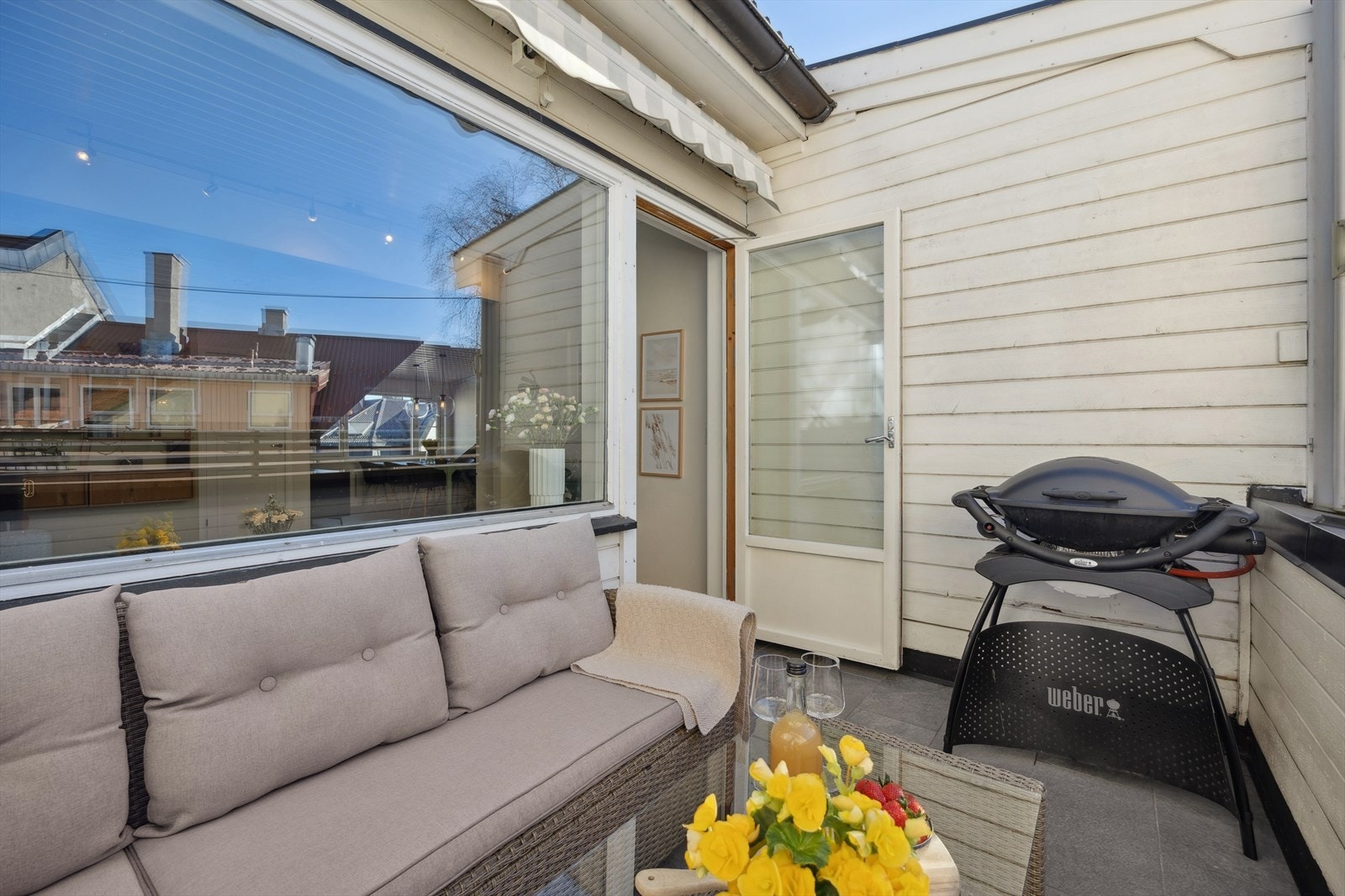 Denne ligger inn mot rolig bakgård og har ettermiddags-/kveldssol. Galleribilde