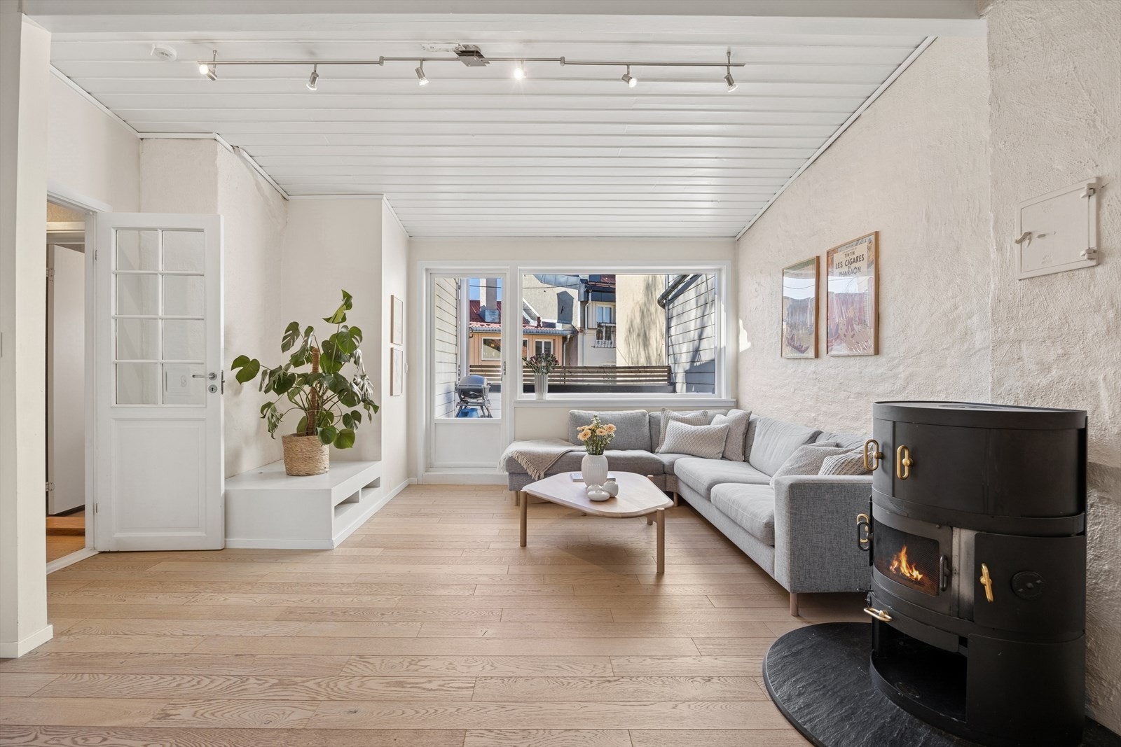 Her er det god plass til sofagruppe, tv-løsning og eventuelt møbler for oppbevaring. Galleribilde