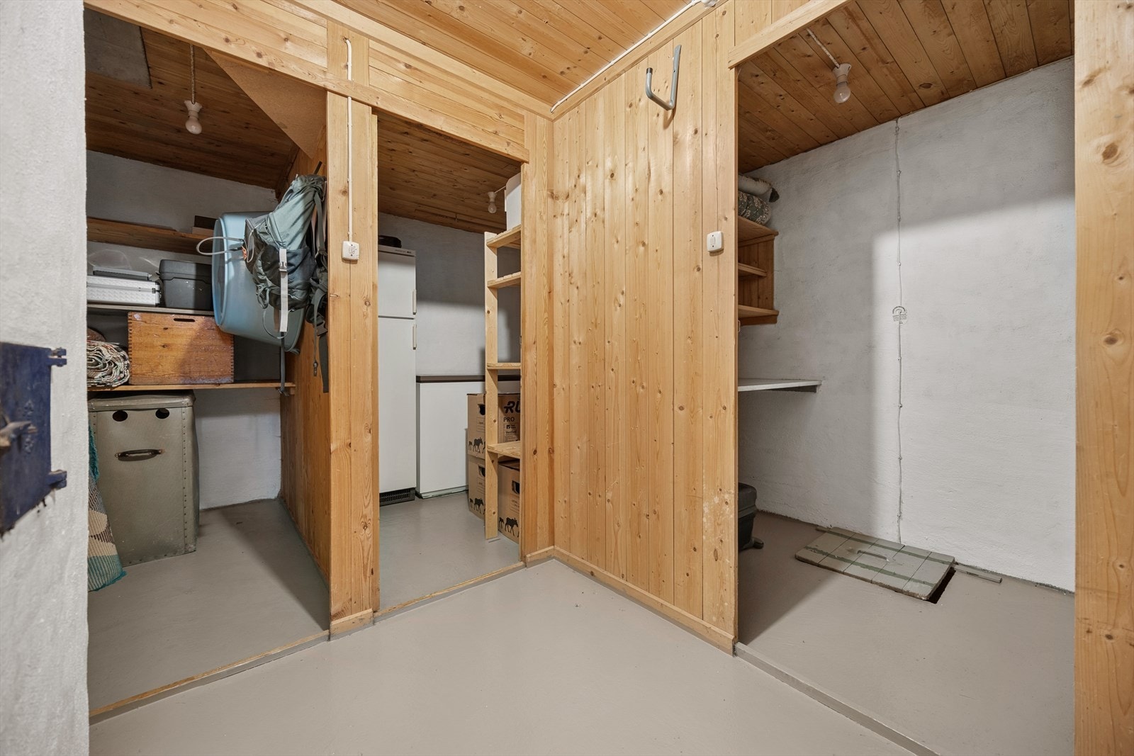 Boder meg god plass til oppbevaring i underetasjen. Galleribilde