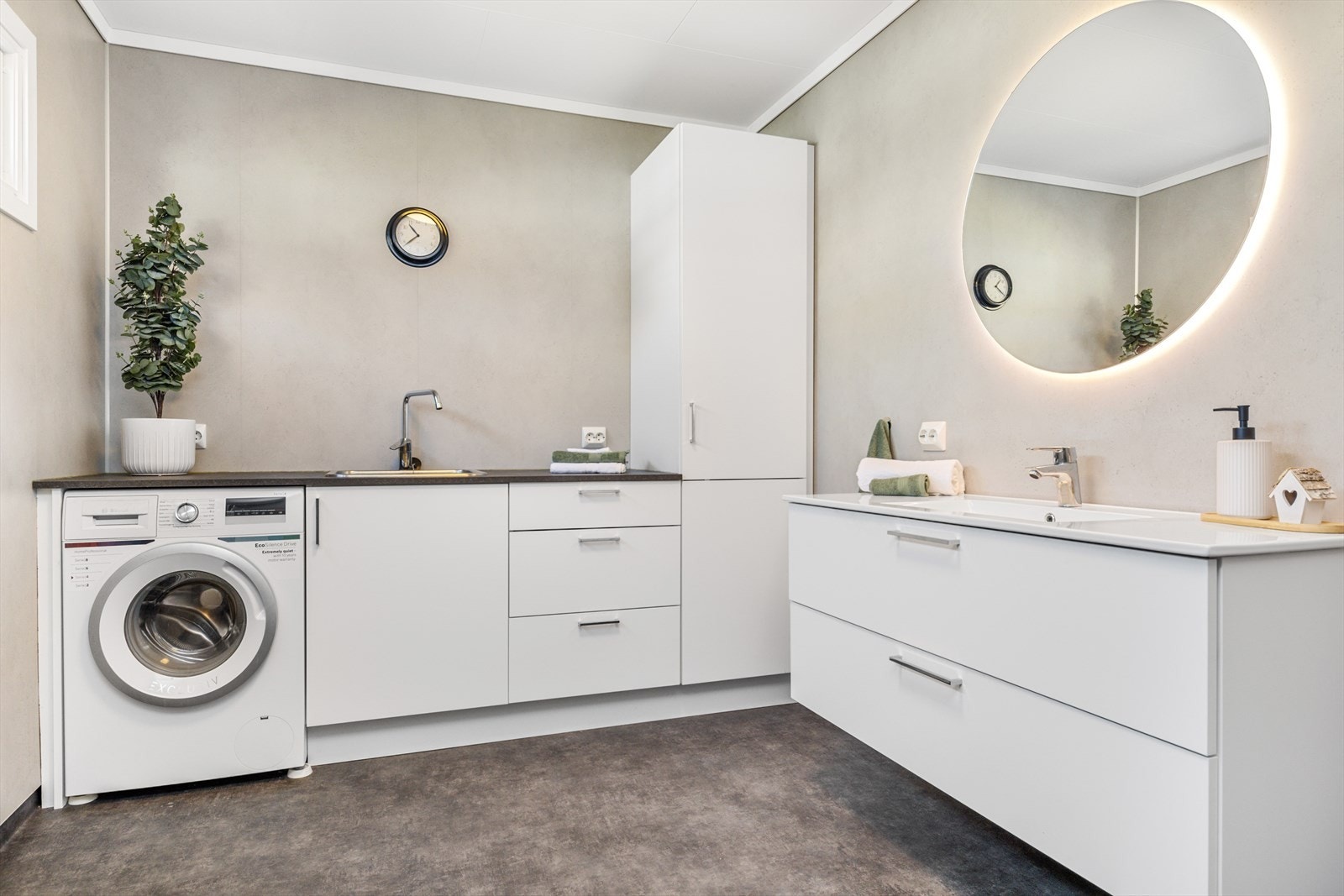 Bad/vaskerom ble renovert i 2022 Galleribilde