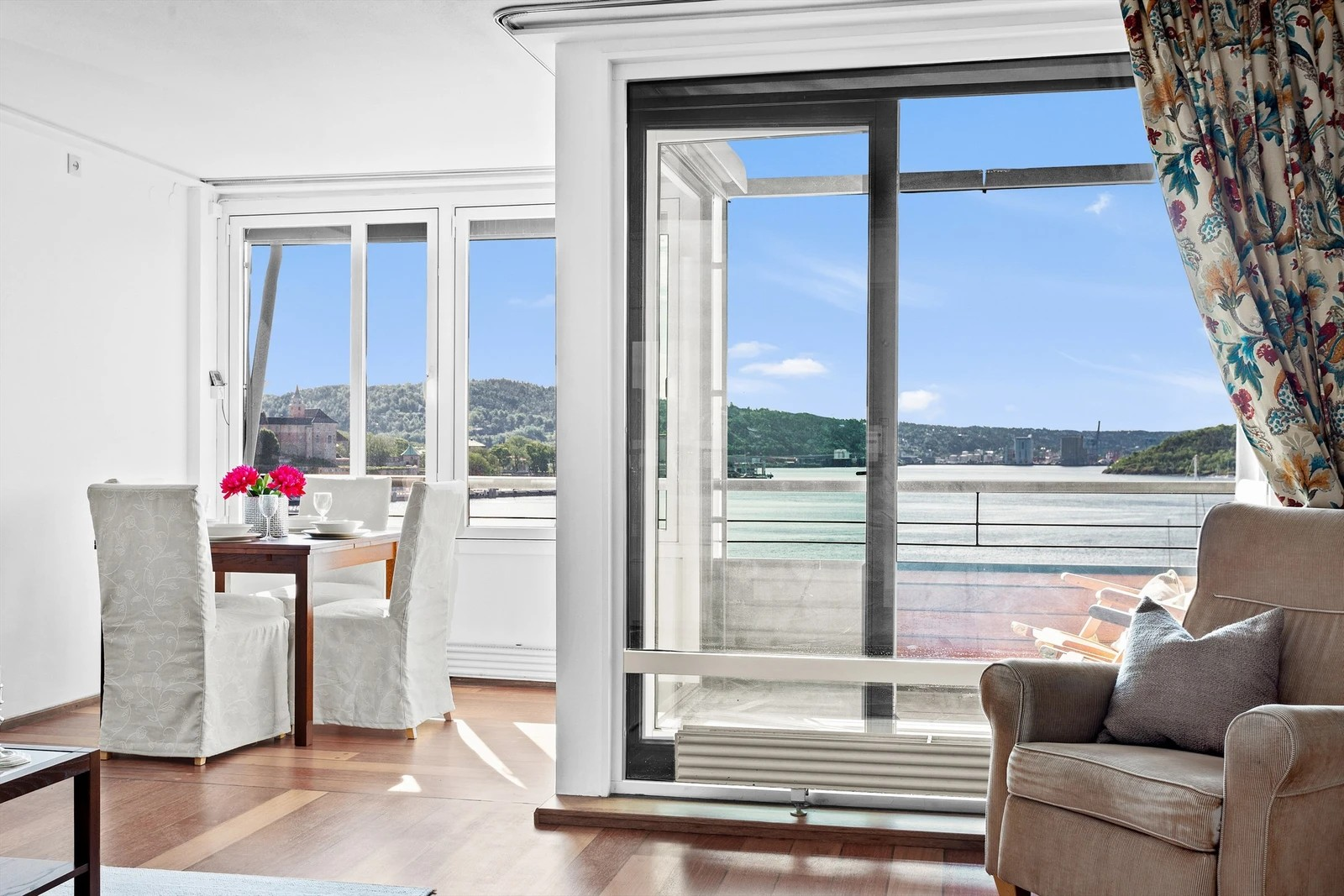 Utsikten fra leiligheten er spektakulær. Galleribilde