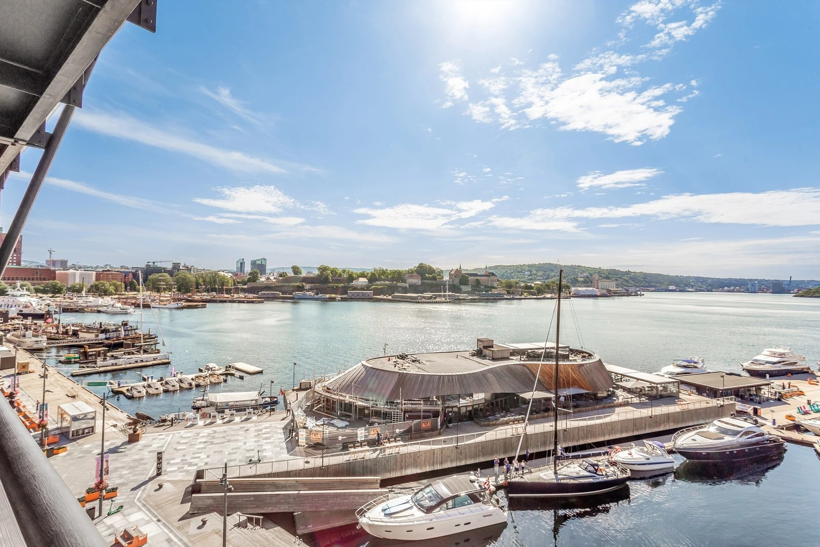 Utsikt fra leiligheten mot Akershus Festning. Galleribilde