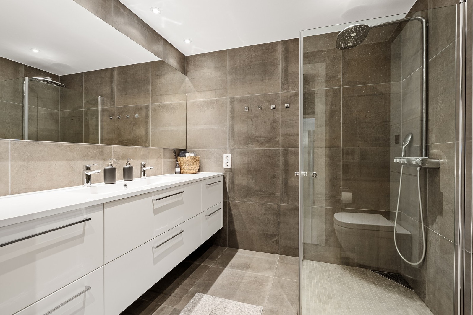 Baderommet er flislagt. Galleribilde