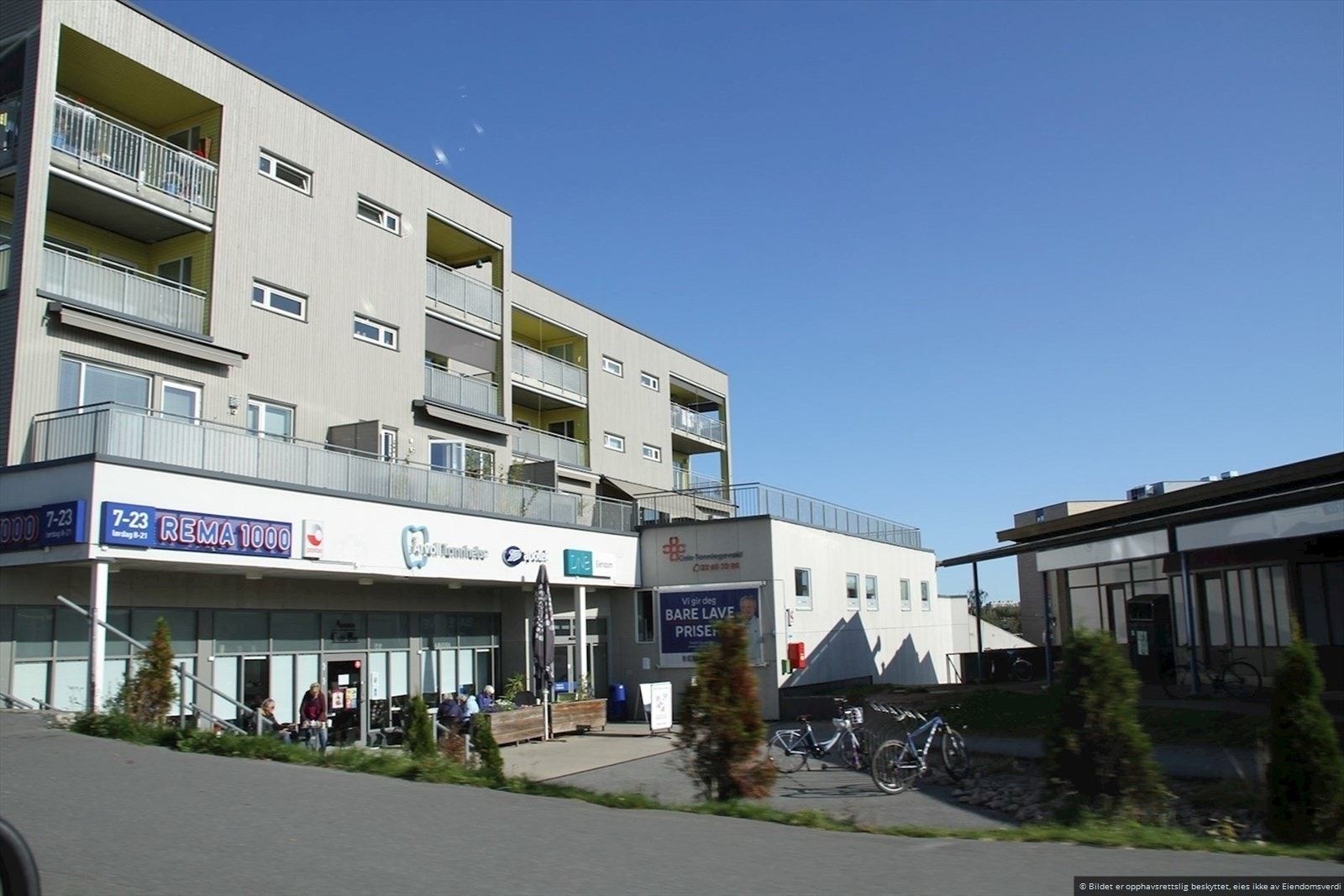 Fra leiligheten er det kun en kort spasertur til Årvoll senter. Galleribilde