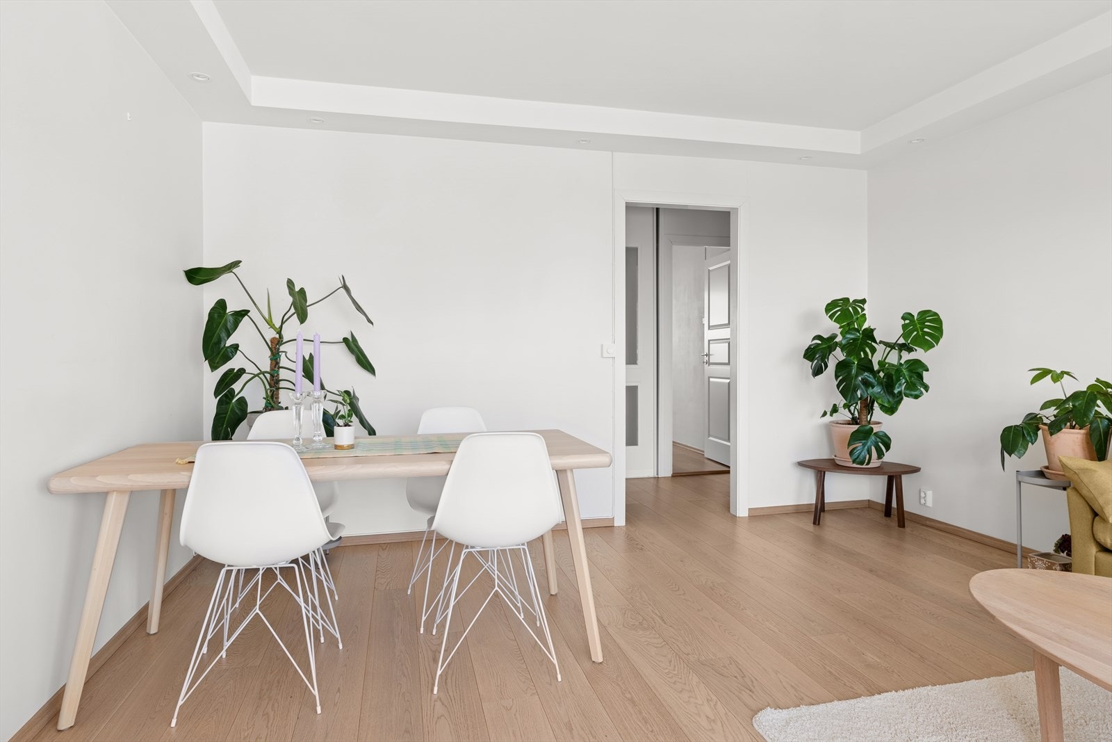 I stuen er det i tillegg plass til en stor sittegruppe - perfekt for hyggelige middager! Galleribilde