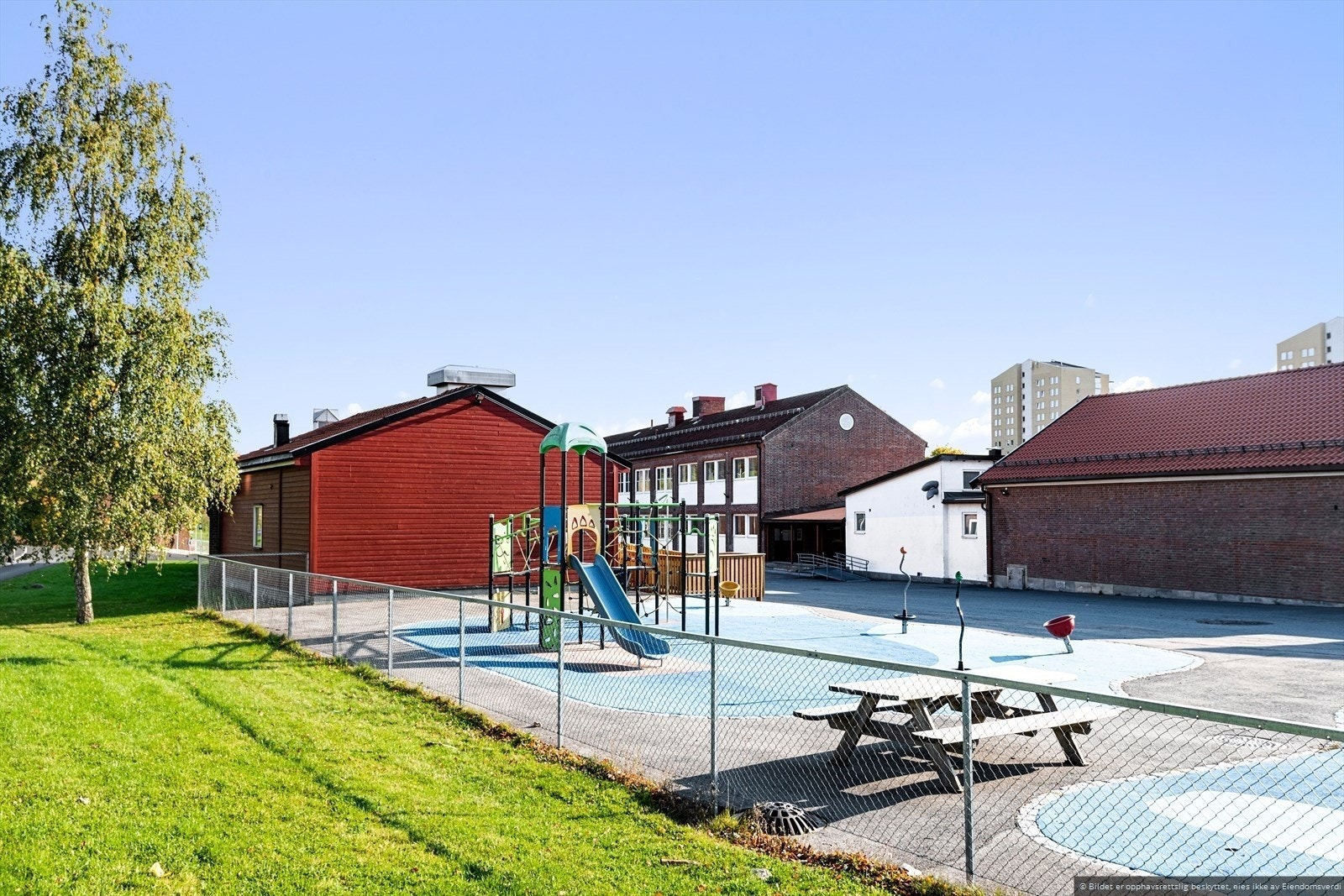 Årvoll skole og diverse barnehager er i umiddelbar nærhet. Galleribilde