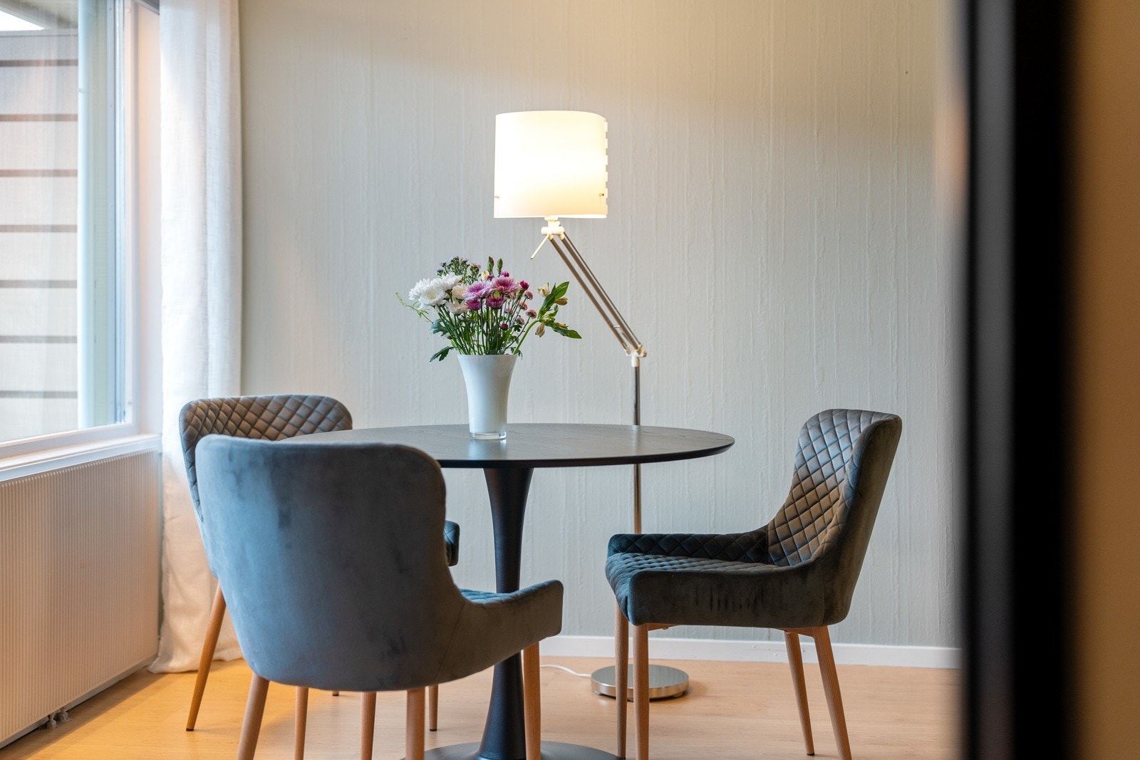 Inkludert i felleskostnadene er blant annet tv, internett, oppvarming og forbruk av varmtvann. Galleribilde