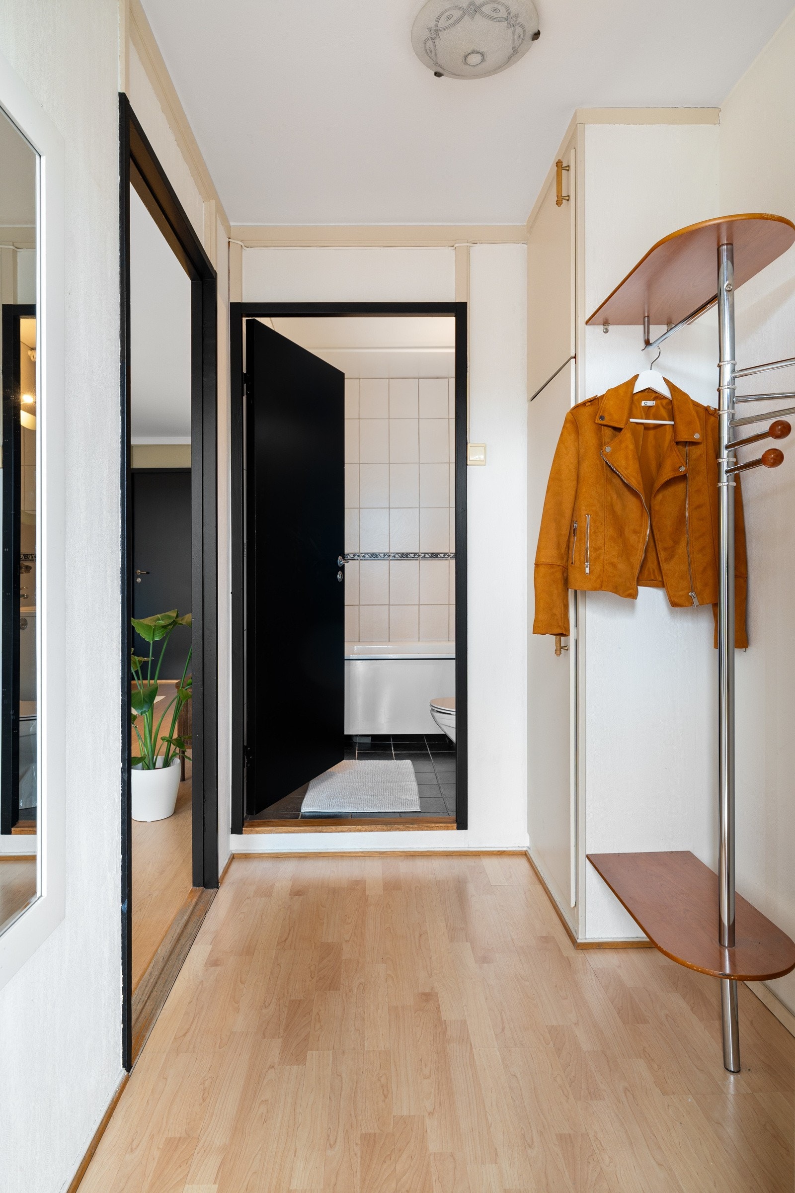 Fra entréen er det adkomst til leilighetens bad. Galleribilde