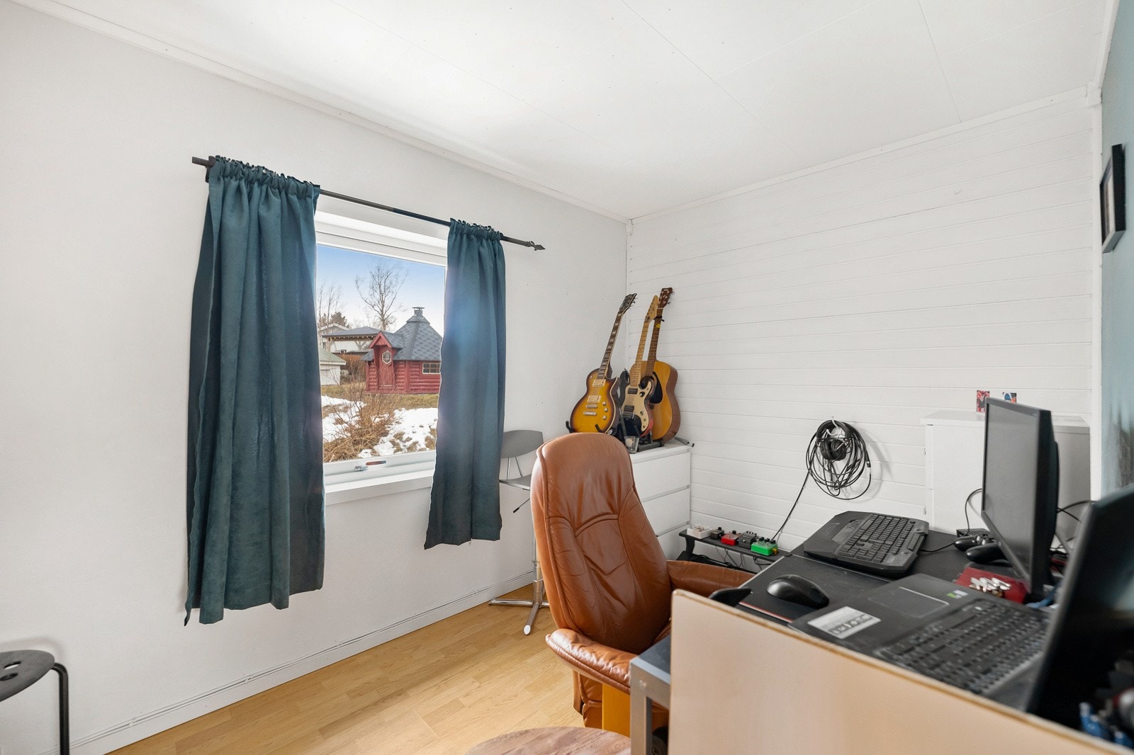 Soverom nummer 2 er på ca. 6 kvm Galleribilde