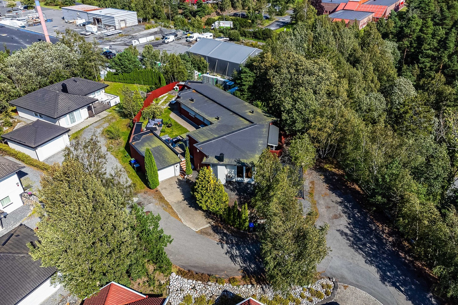 Boligen ble tegnet av Jansen Arkitekter og oppført i 2000 med spennende egenart og særpreg. Galleribilde