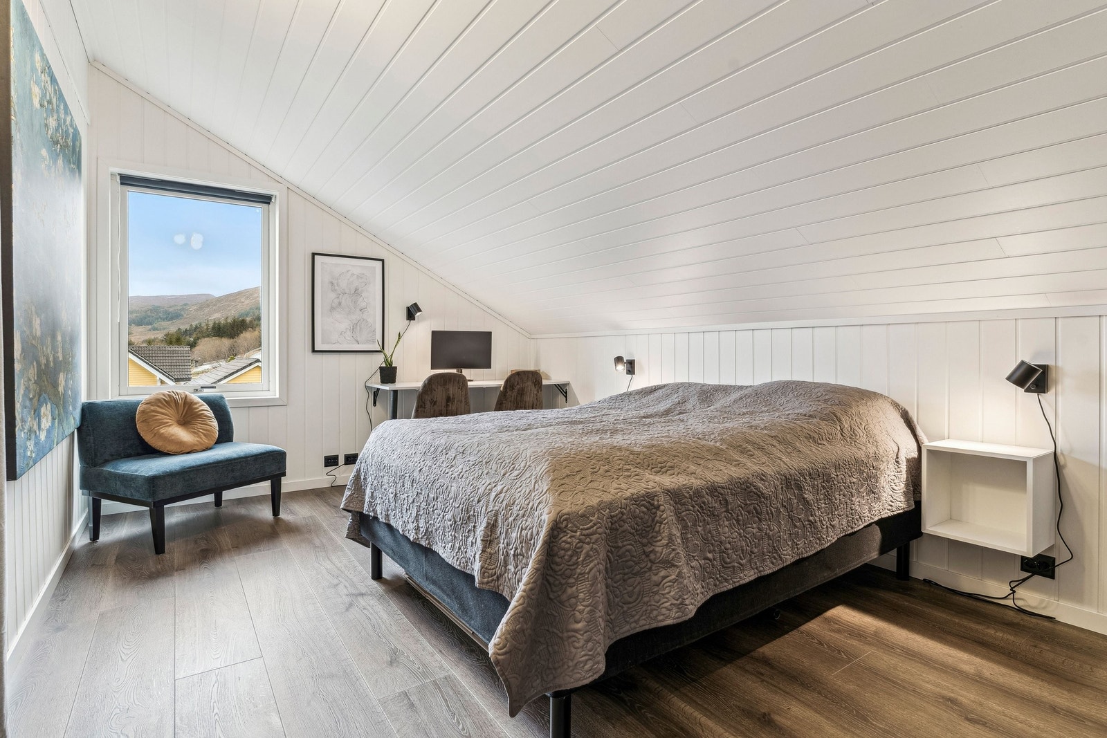 Soverom 2, har god størrelse og gode oppbevaringsmuligheter. Galleribilde