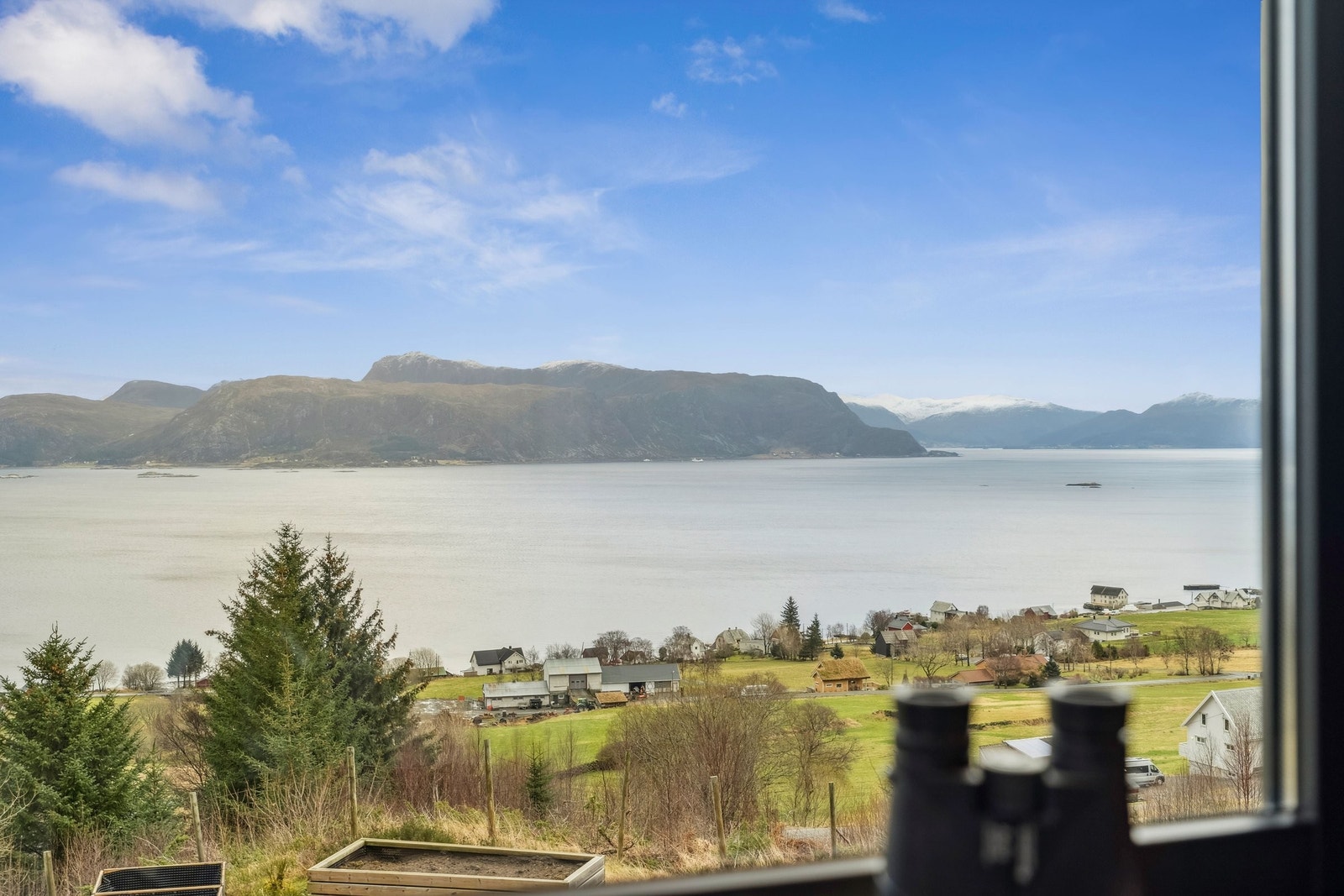 Se utsikten fra stuevinduene! Galleribilde