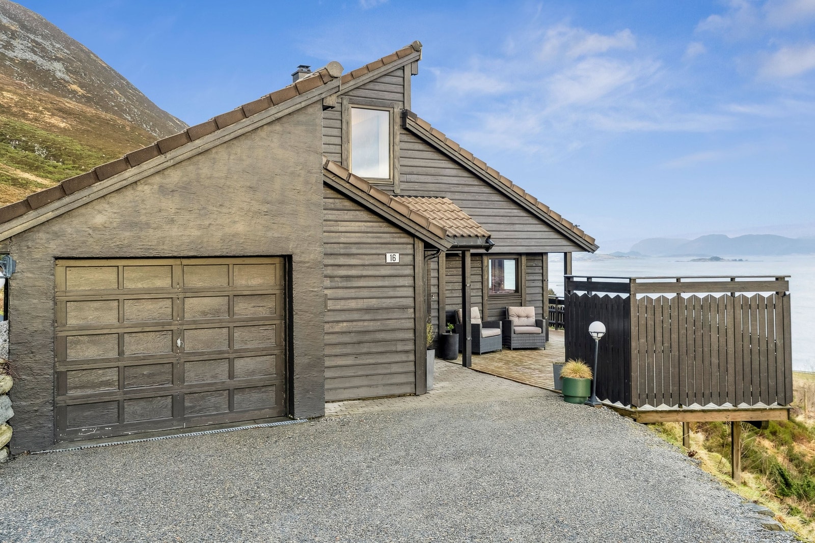 Har du EL-bil? Da er det Zaptec lader på utsiden av garasjen. Galleribilde