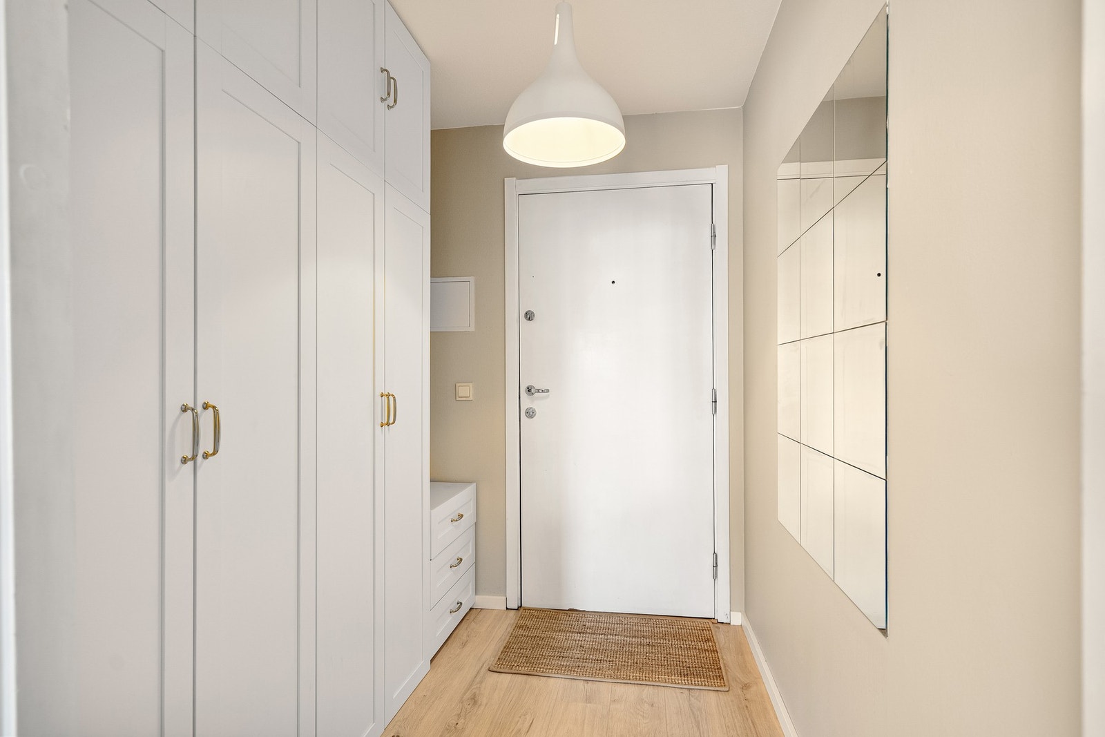Entré/ gang med garderobeplass. Galleribilde