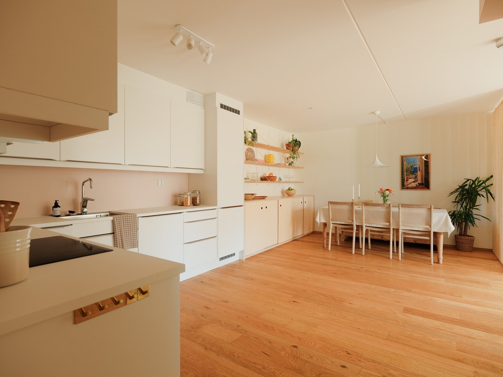 Denne boligen er velegnet for en familie, og har blant annet enkel og trappefri adkomst. Galleribilde