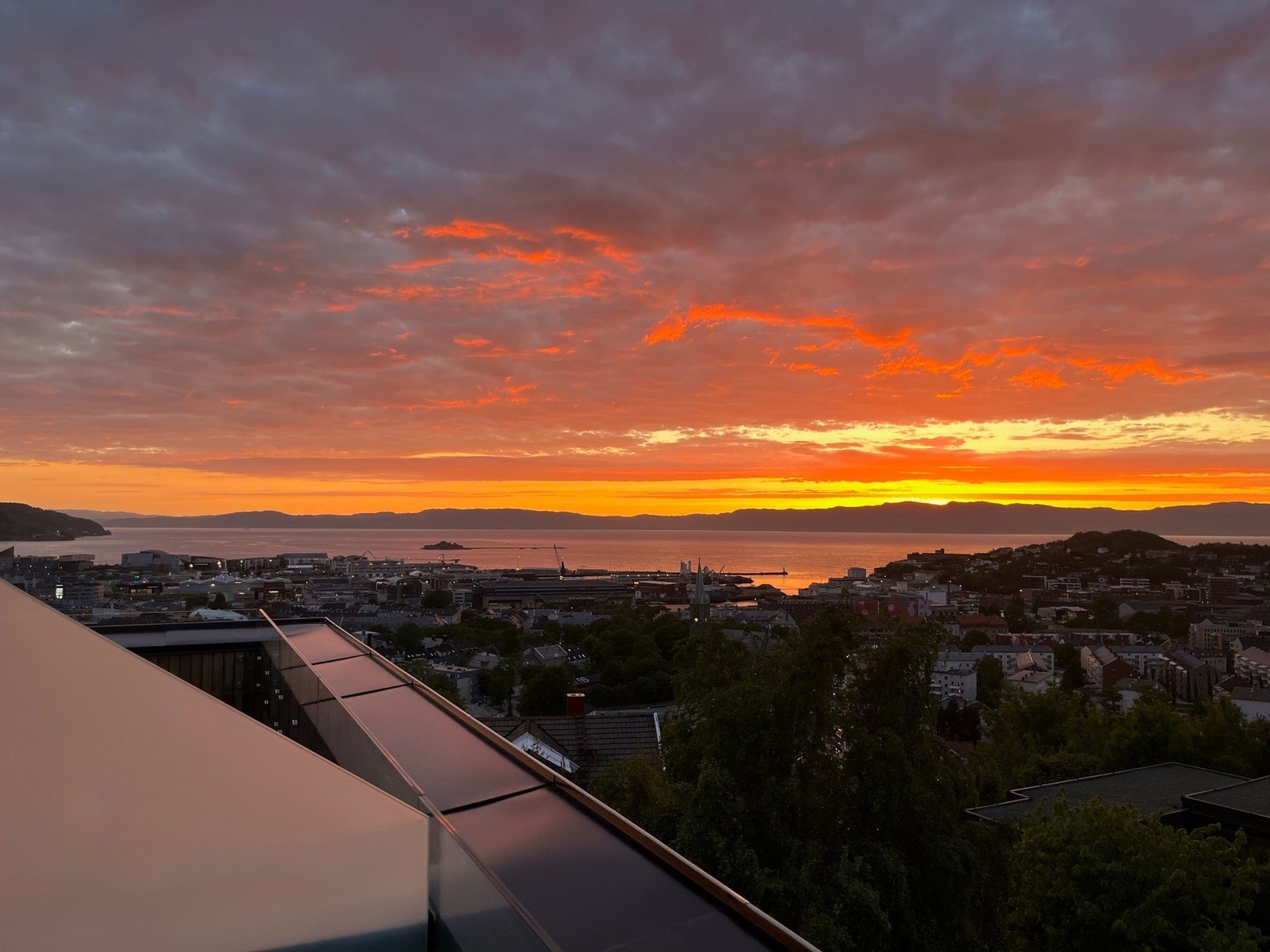 Eiers private bilder av solnedgangen. Galleribilde