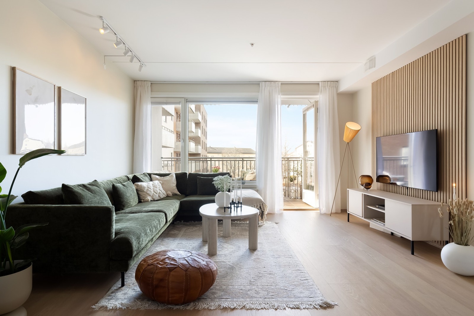 Christer Sebbah v/ EIE Løren ønsker velkommen til Hans Nordahls gate 90! Galleribilde