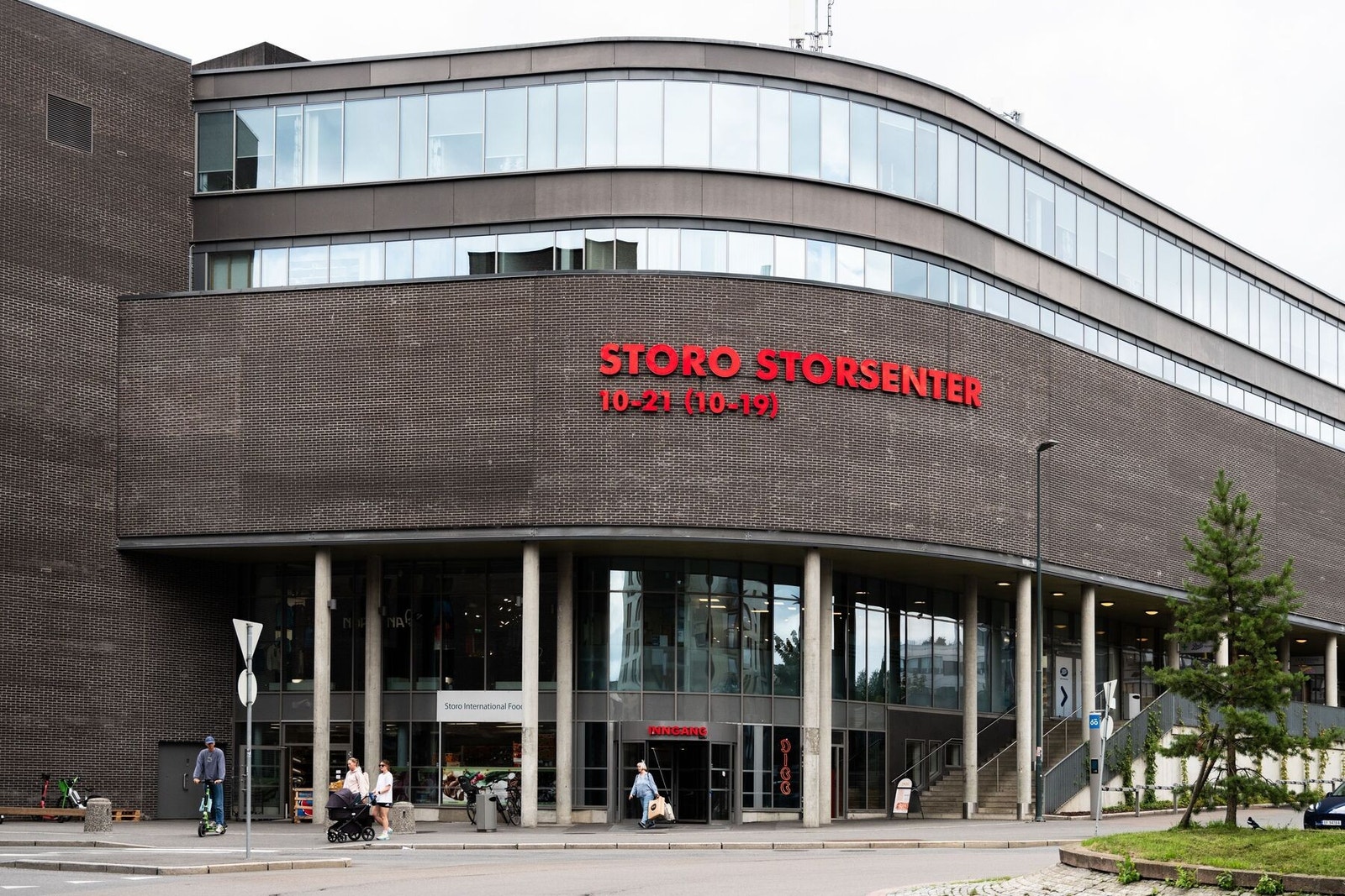 Ikke mange minutter unna leiligheten finner man Storo Storsenter, et av Norges største kjøpesentre med 130 butikker, spisesteder og tjenester. Galleribilde