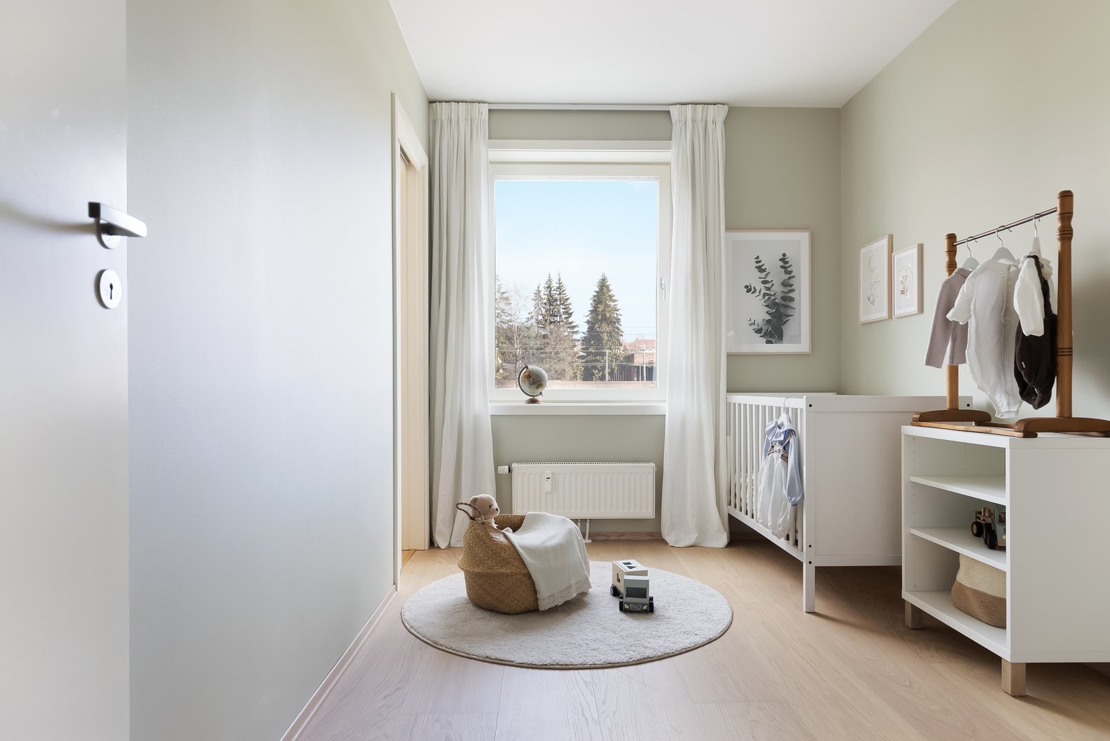 Det andre soverommet har også fin plass til seng og tilhørende møblement. Galleribilde