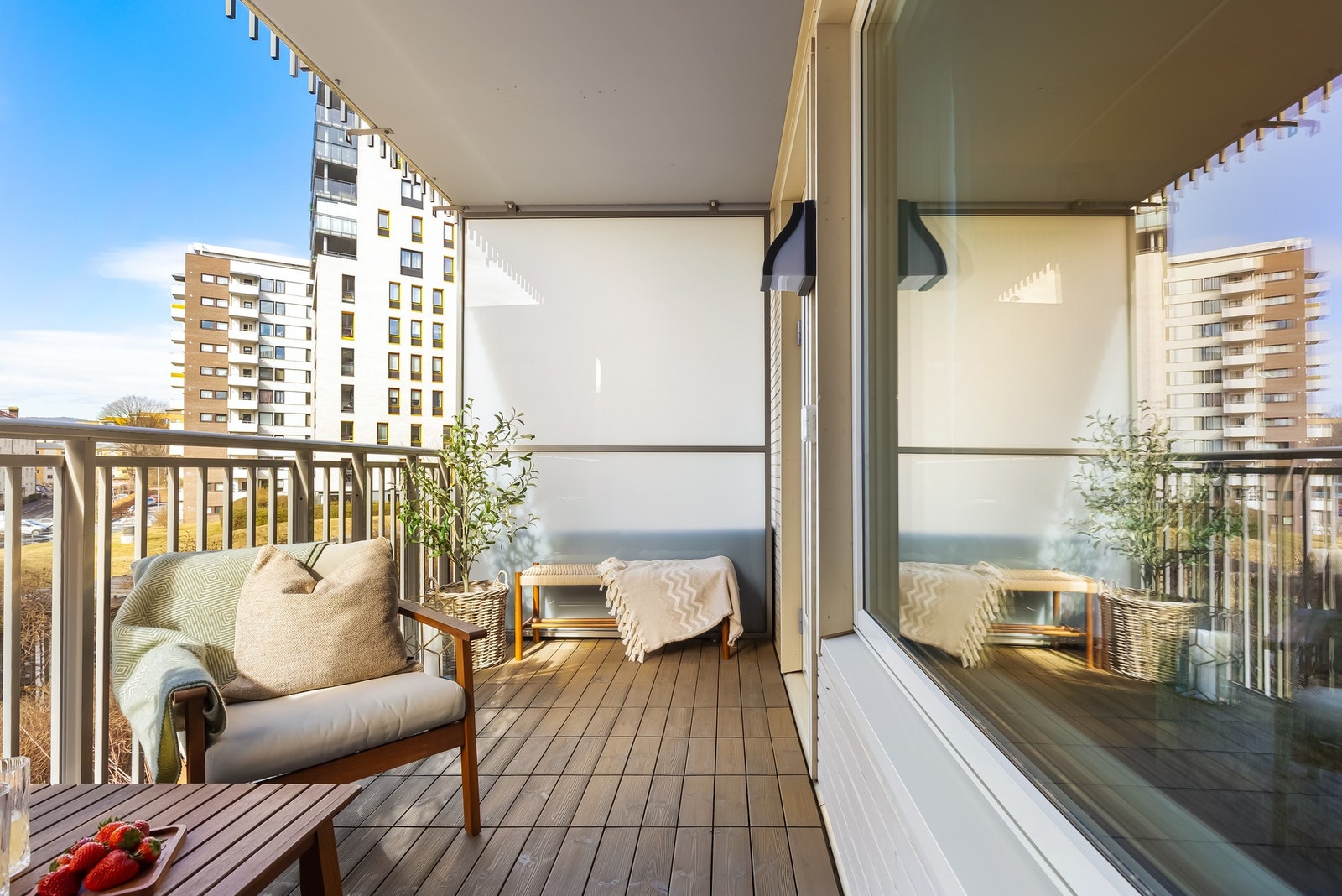 Her er det plass til balkongmøblement, beplantning og grill (sameiet tillater gass- og elektrisk). Galleribilde