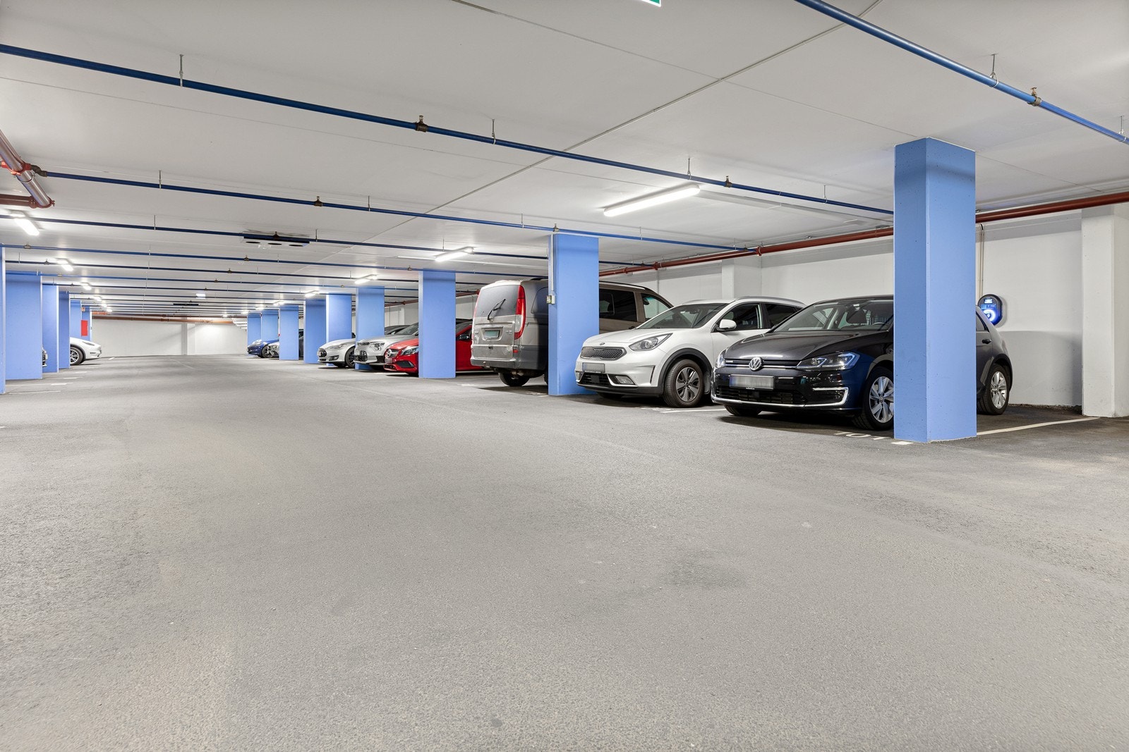 Det medfølger garasjeplass med direkte heisadkomst fra kjeller, plan -3. Plass nr. 101. Galleribilde